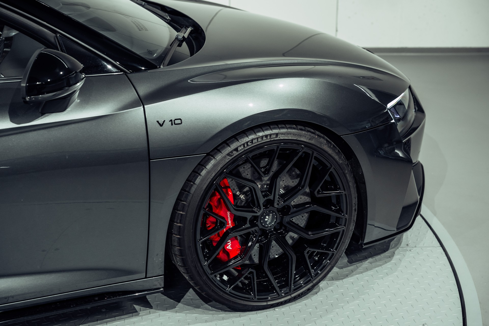 AUDI R8 Spyder performance S-Tronic-image-19