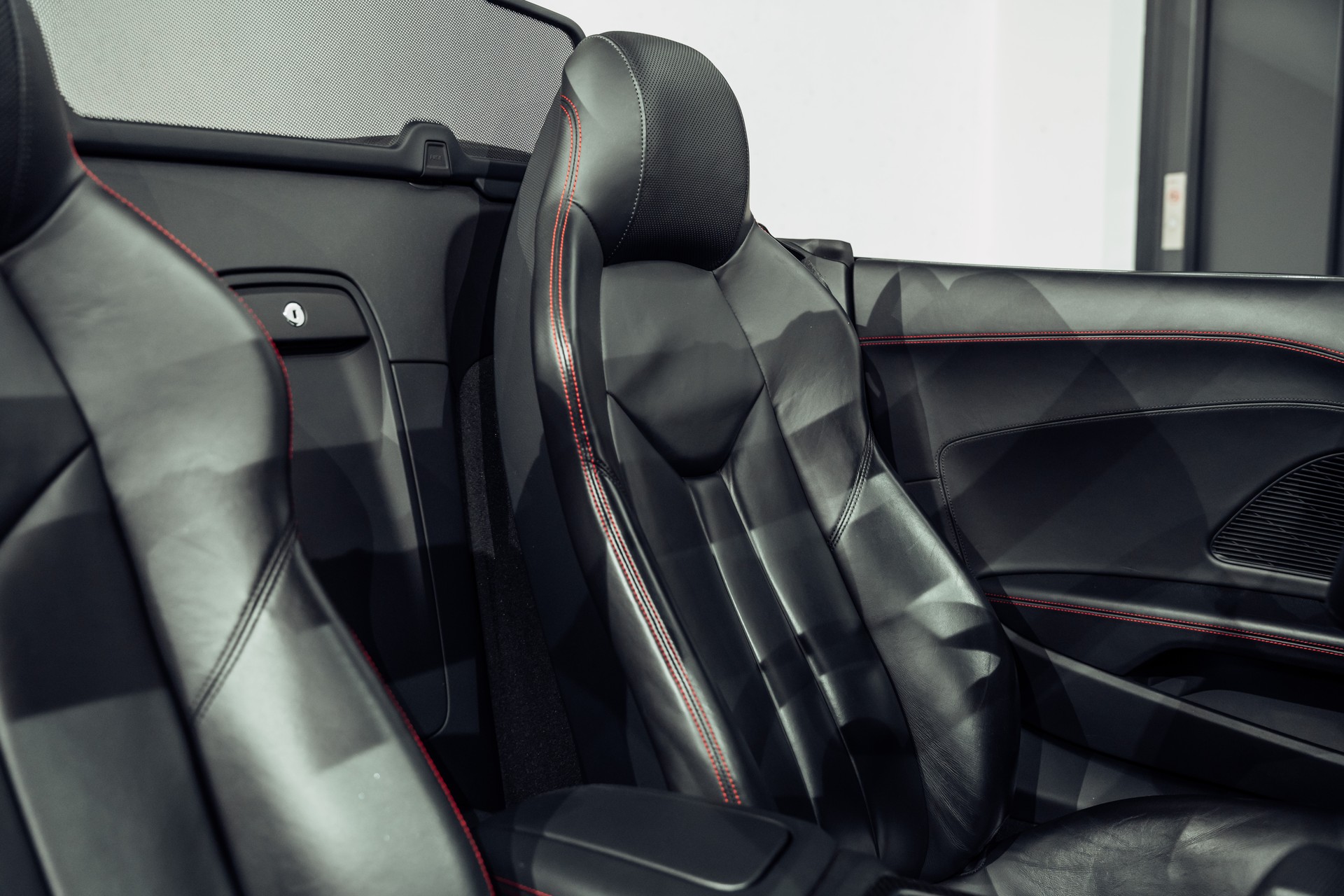 AUDI R8 Spyder performance S-Tronic-image-26