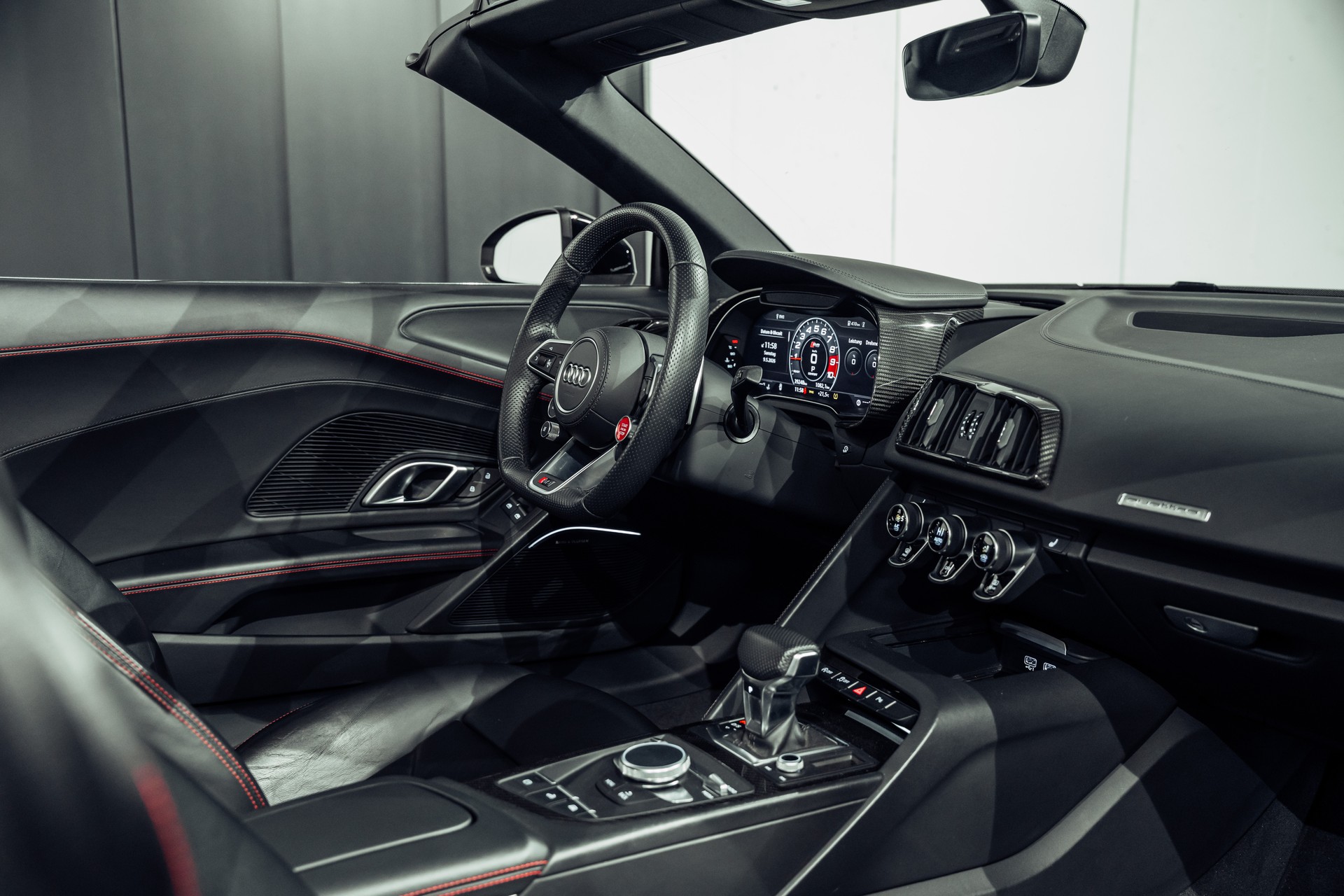AUDI R8 Spyder performance S-Tronic-image-23