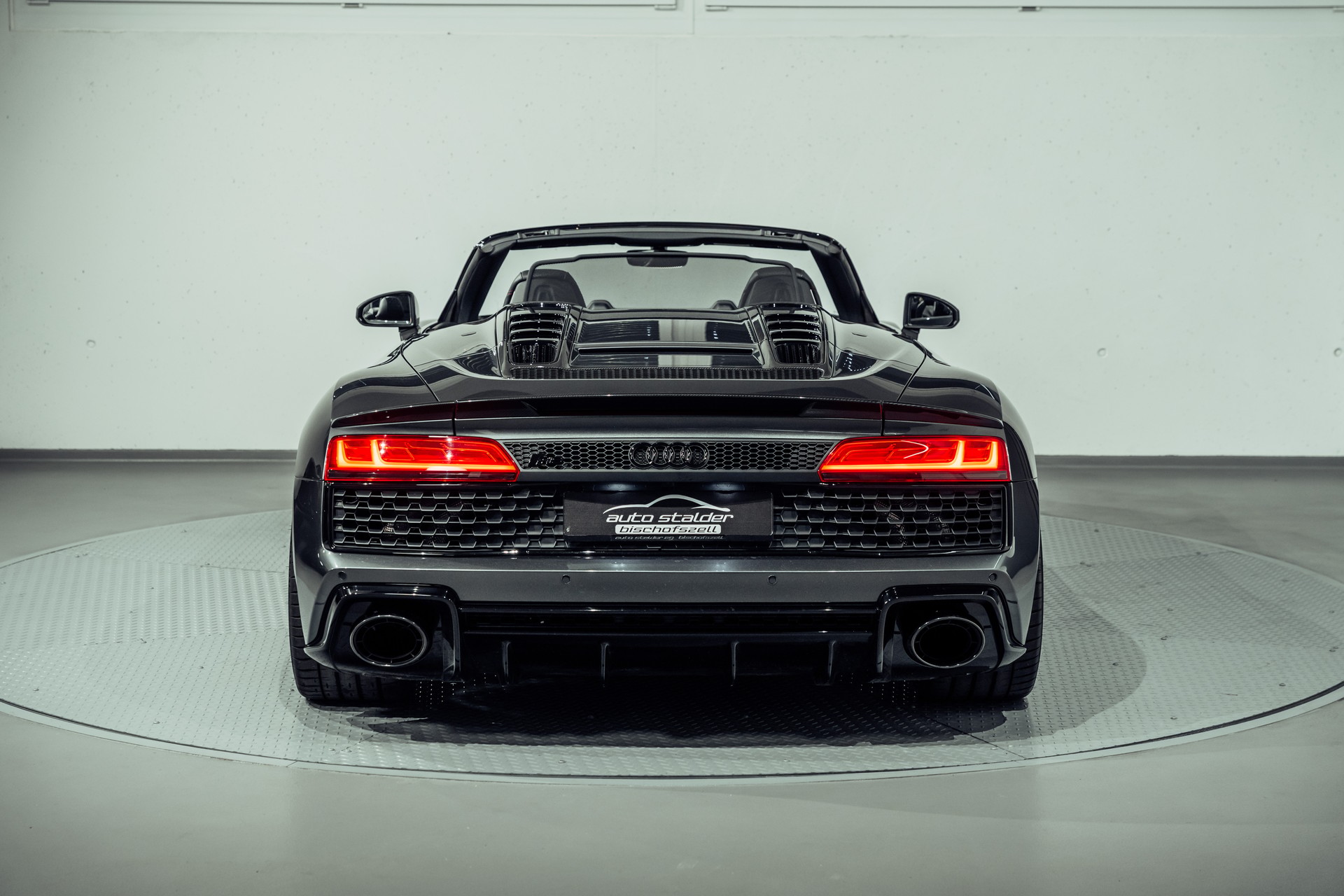 AUDI R8 Spyder performance S-Tronic-image-10