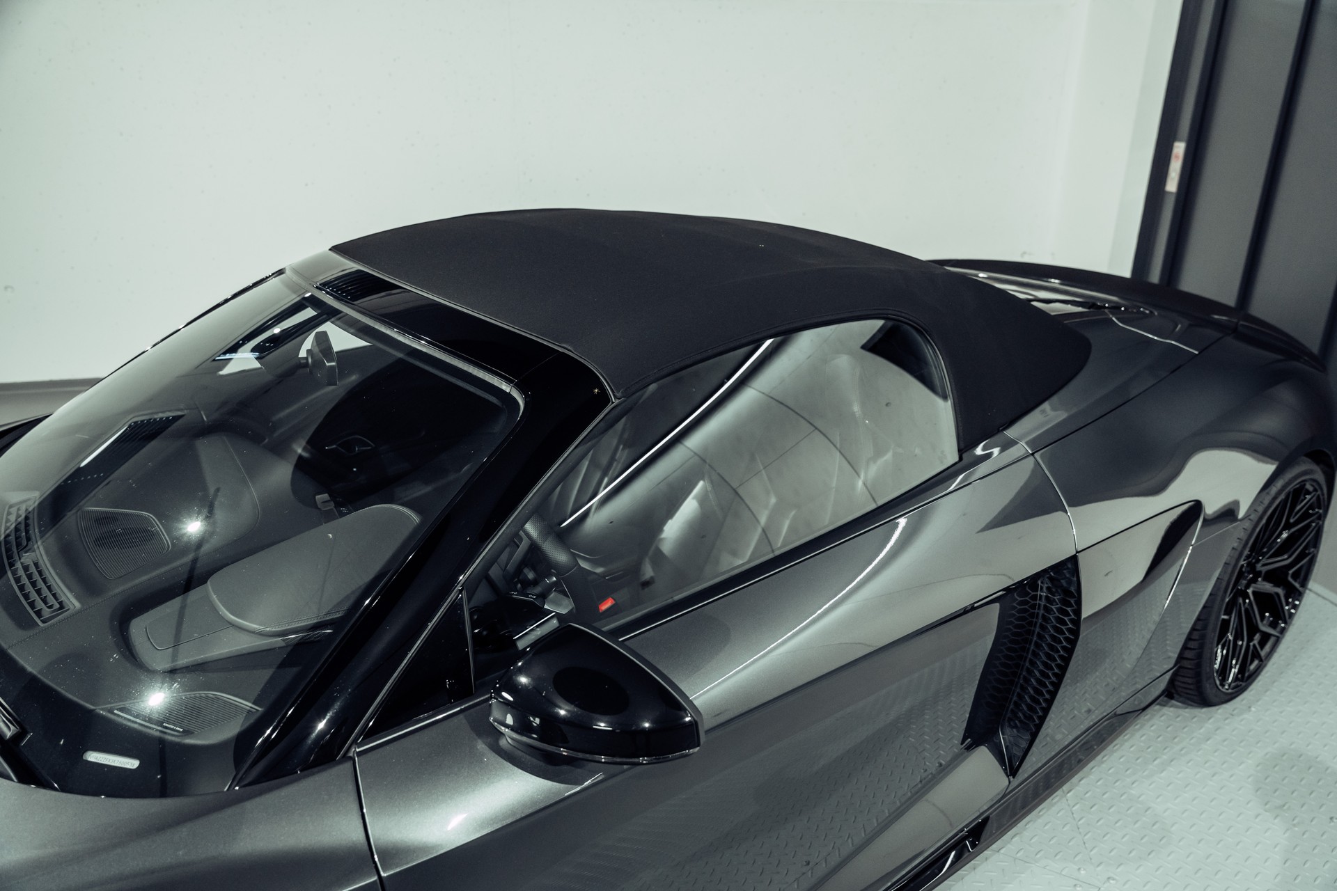 AUDI R8 Spyder performance S-Tronic-image-28