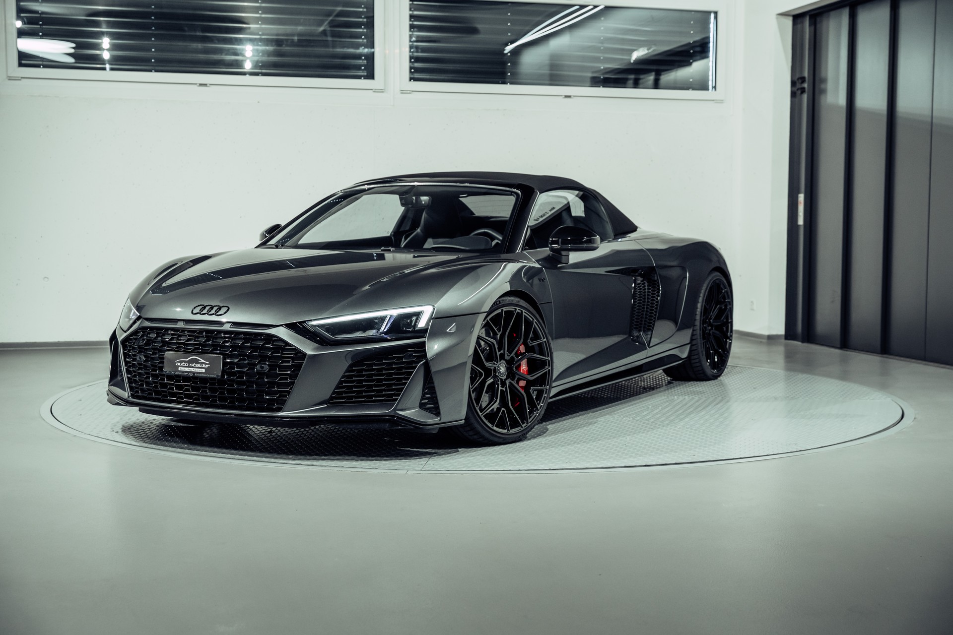 AUDI R8 Spyder performance S-Tronic-image-27