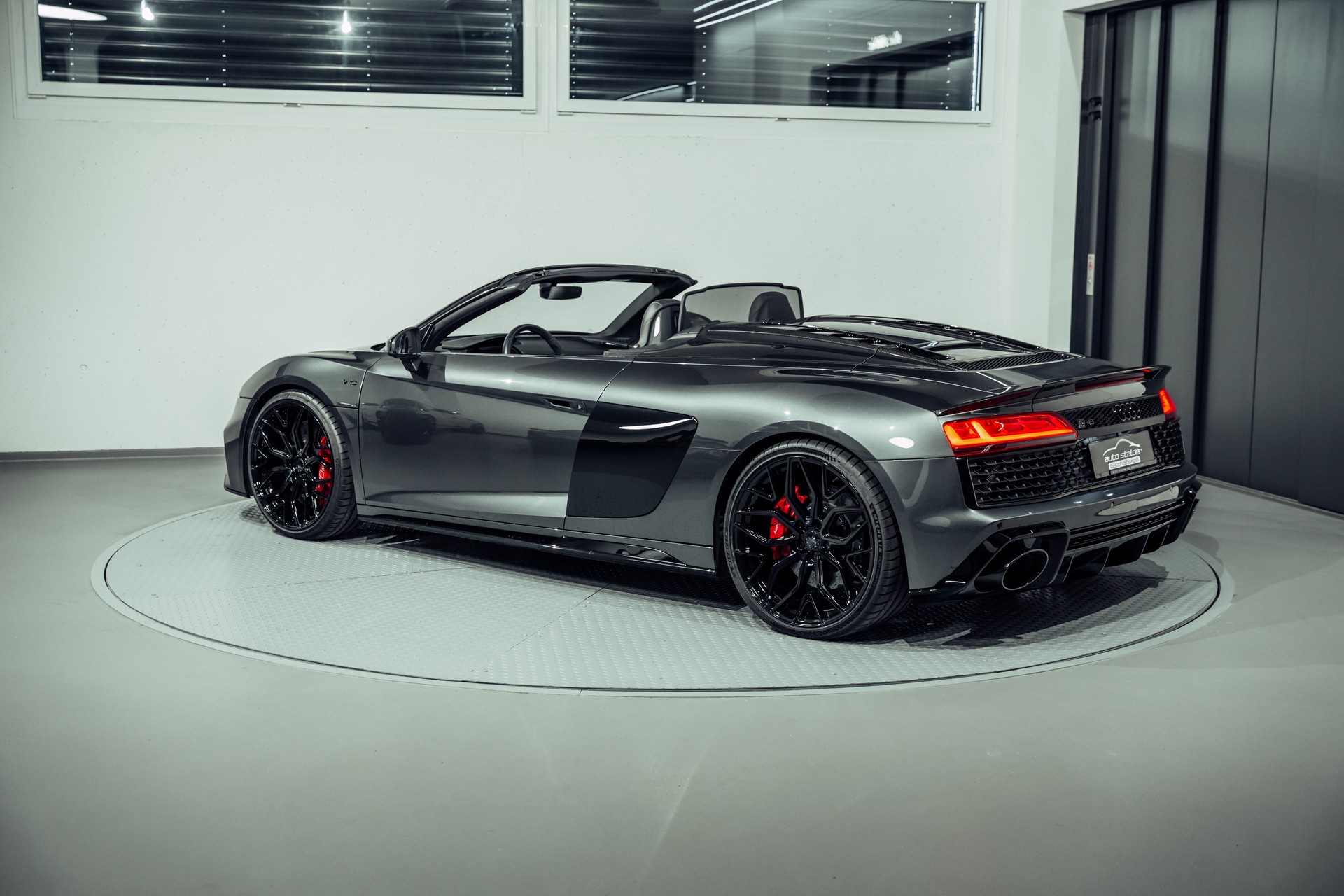 AUDI R8 Spyder performance S-Tronic-image-8
