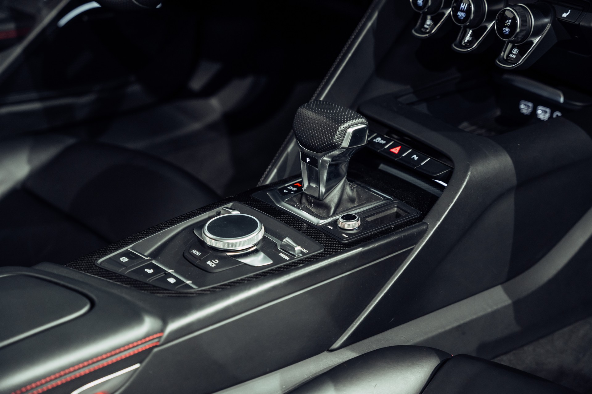 AUDI R8 Spyder performance S-Tronic-image-24