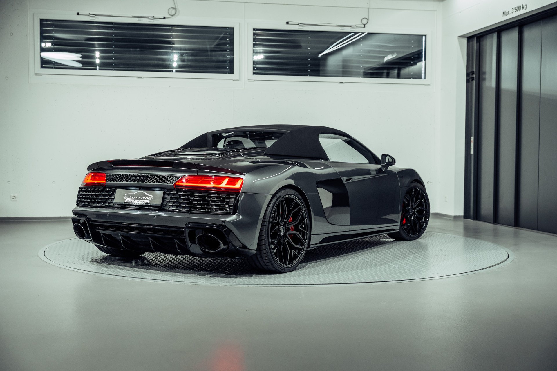AUDI R8 Spyder performance S-Tronic-image-29