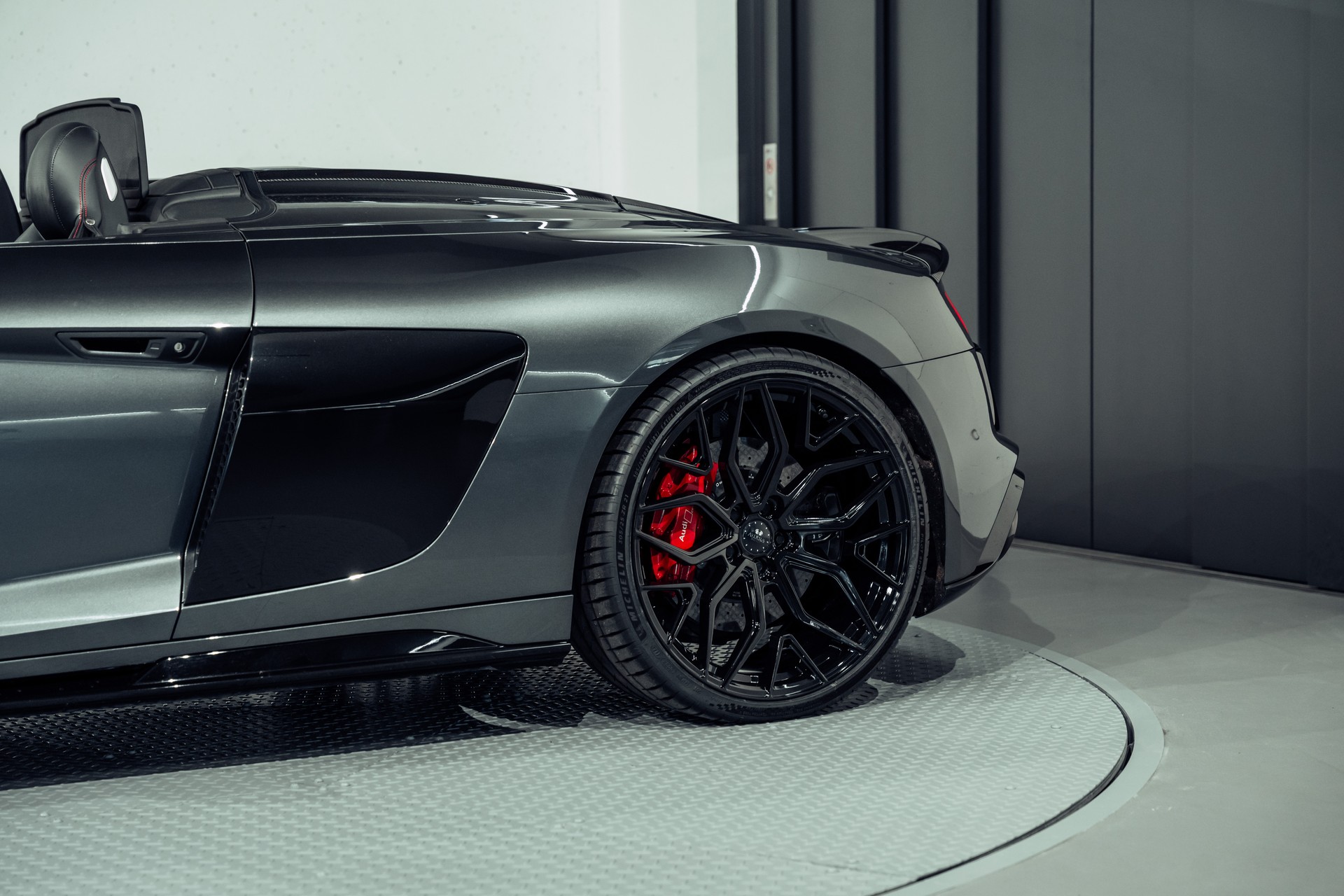 AUDI R8 Spyder performance S-Tronic-image-5