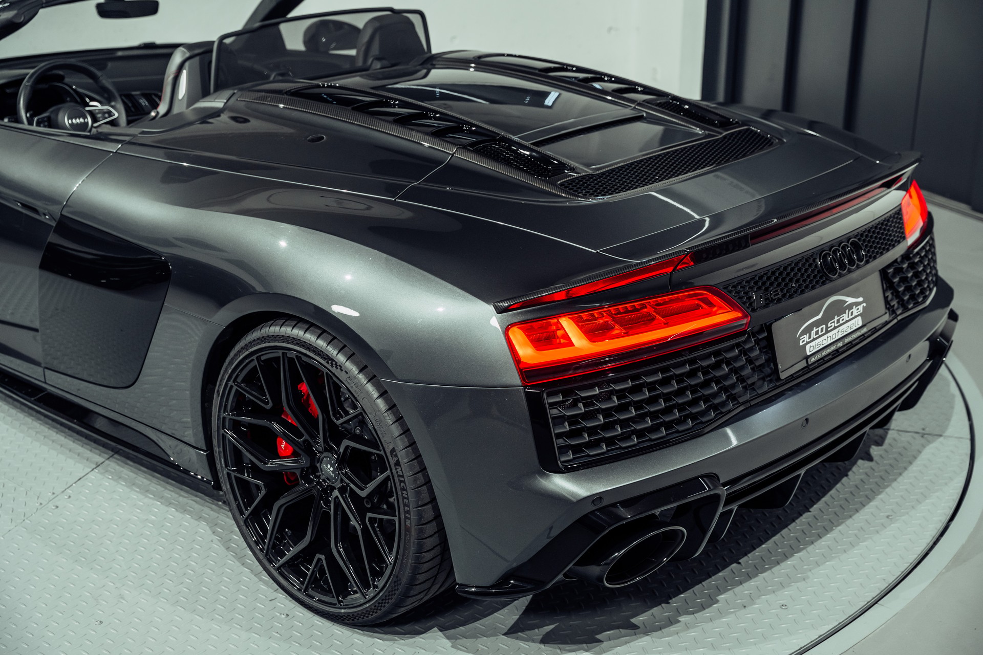 AUDI R8 Spyder performance S-Tronic-image-9
