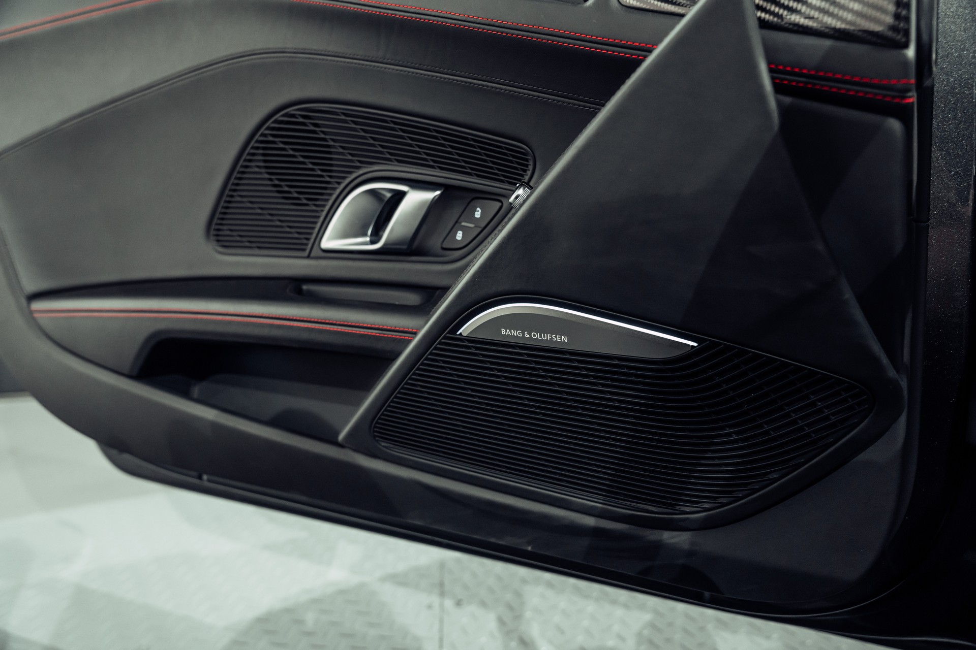 AUDI R8 Spyder performance S-Tronic-image-22
