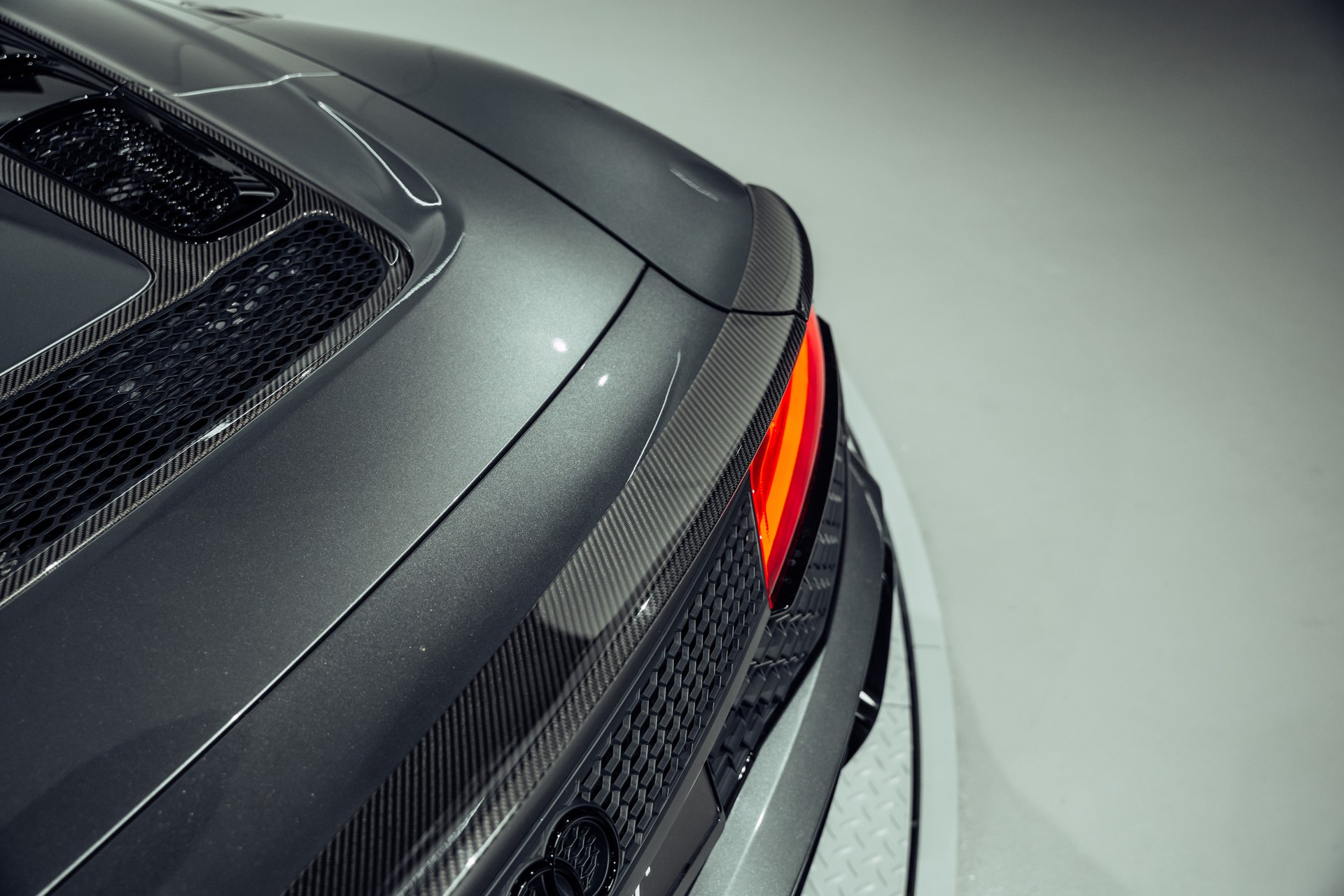 AUDI R8 Spyder performance S-Tronic-image-12