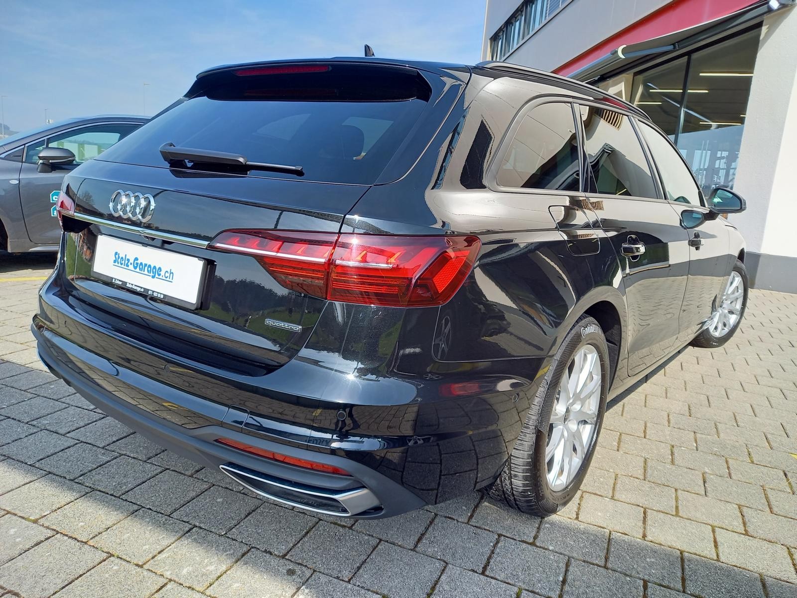 AUDI A4 Avant 40 TDI quattro S-tronic-image-1