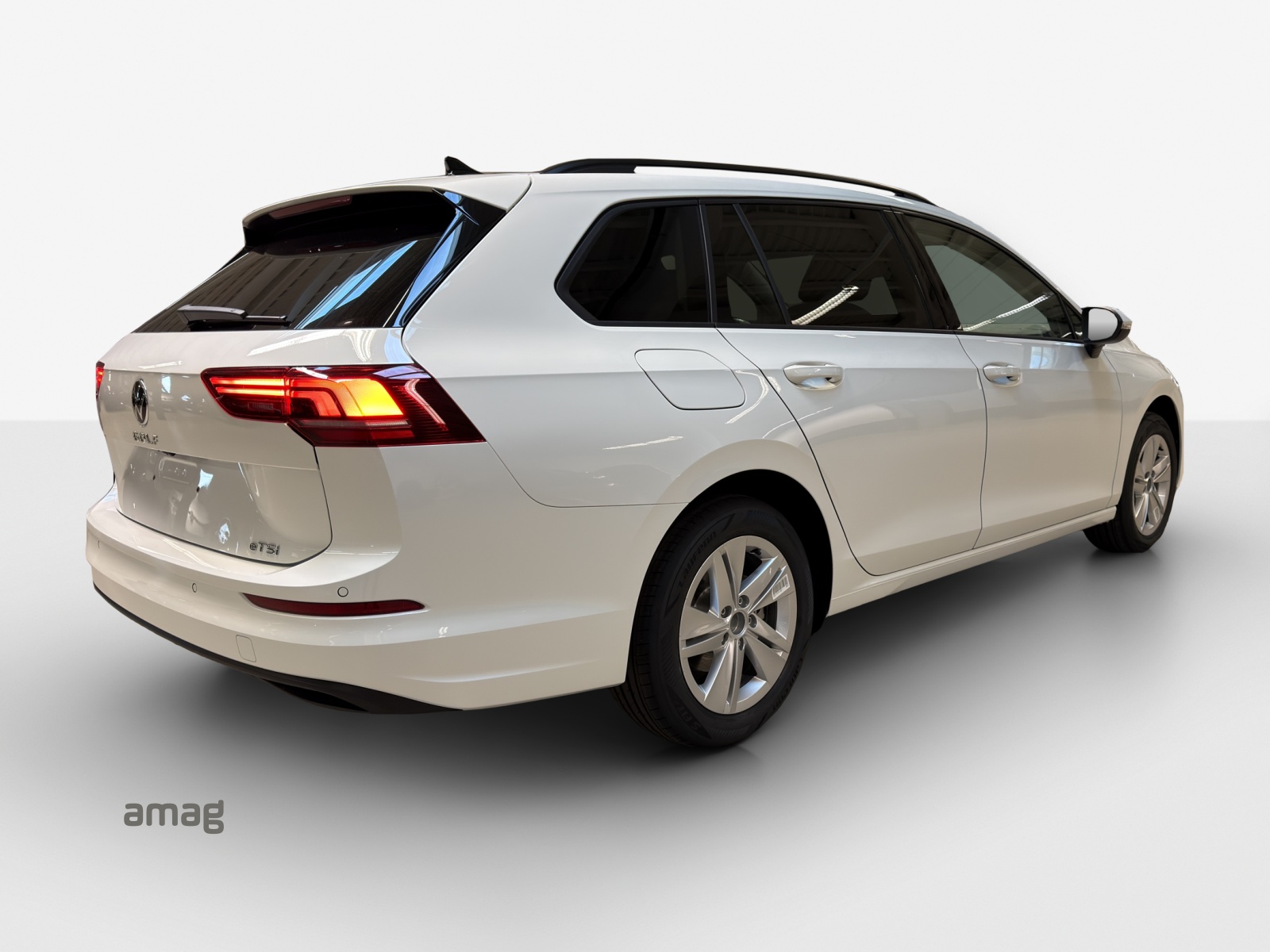 VW Golf Variant 1.5 eTSI mHEV Life-image-4