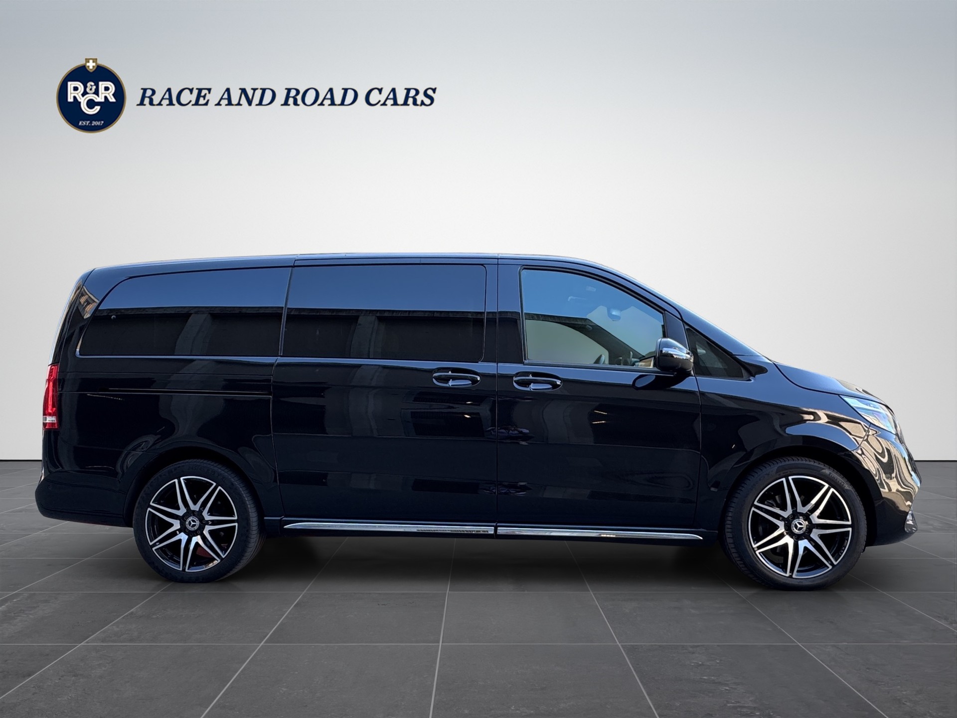 MERCEDES-BENZ V 300 d lang Avantgarde 4 Matic-image-3