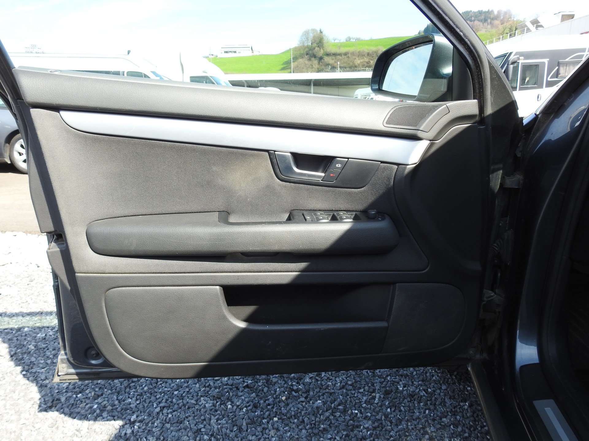 AUDI A4 Avant 2.0 TDI quattro-image-9