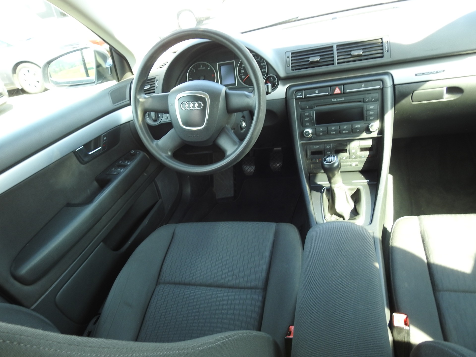AUDI A4 Avant 2.0 TDI quattro-image-18