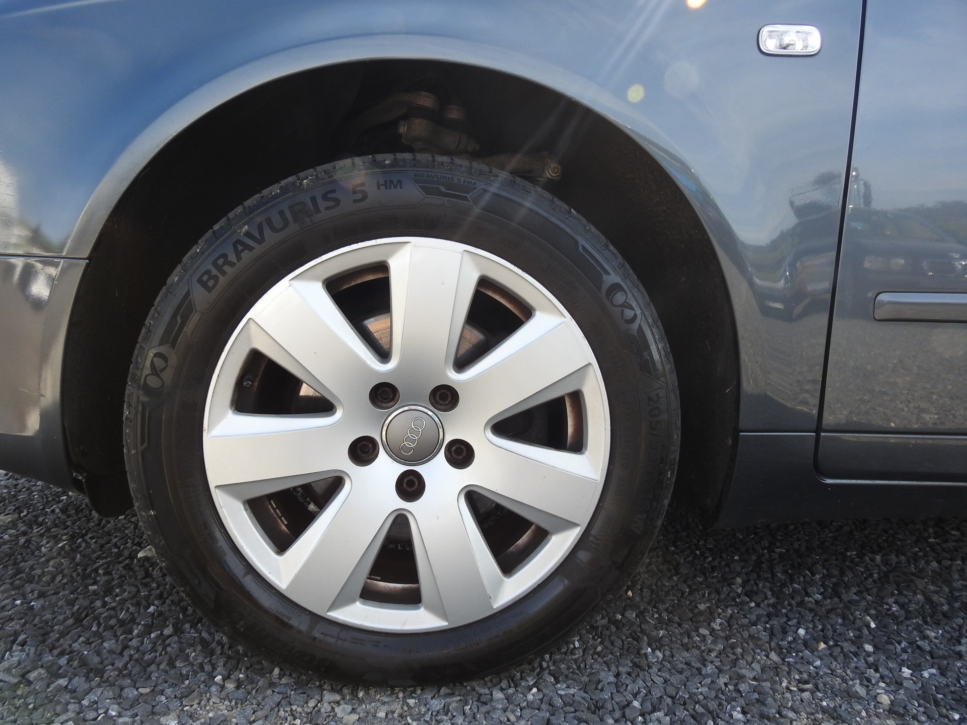AUDI A4 Avant 2.0 TDI quattro-image-8