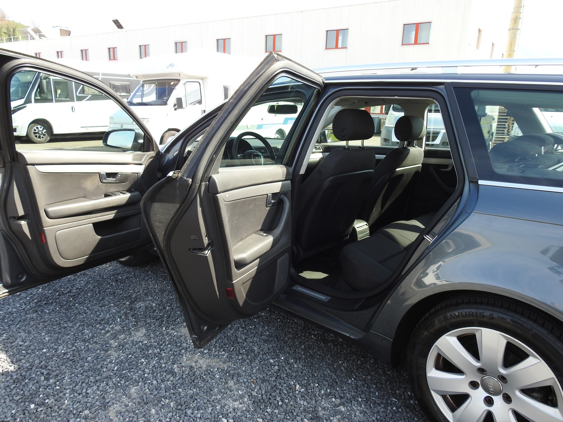 AUDI A4 Avant 2.0 TDI quattro-image-14