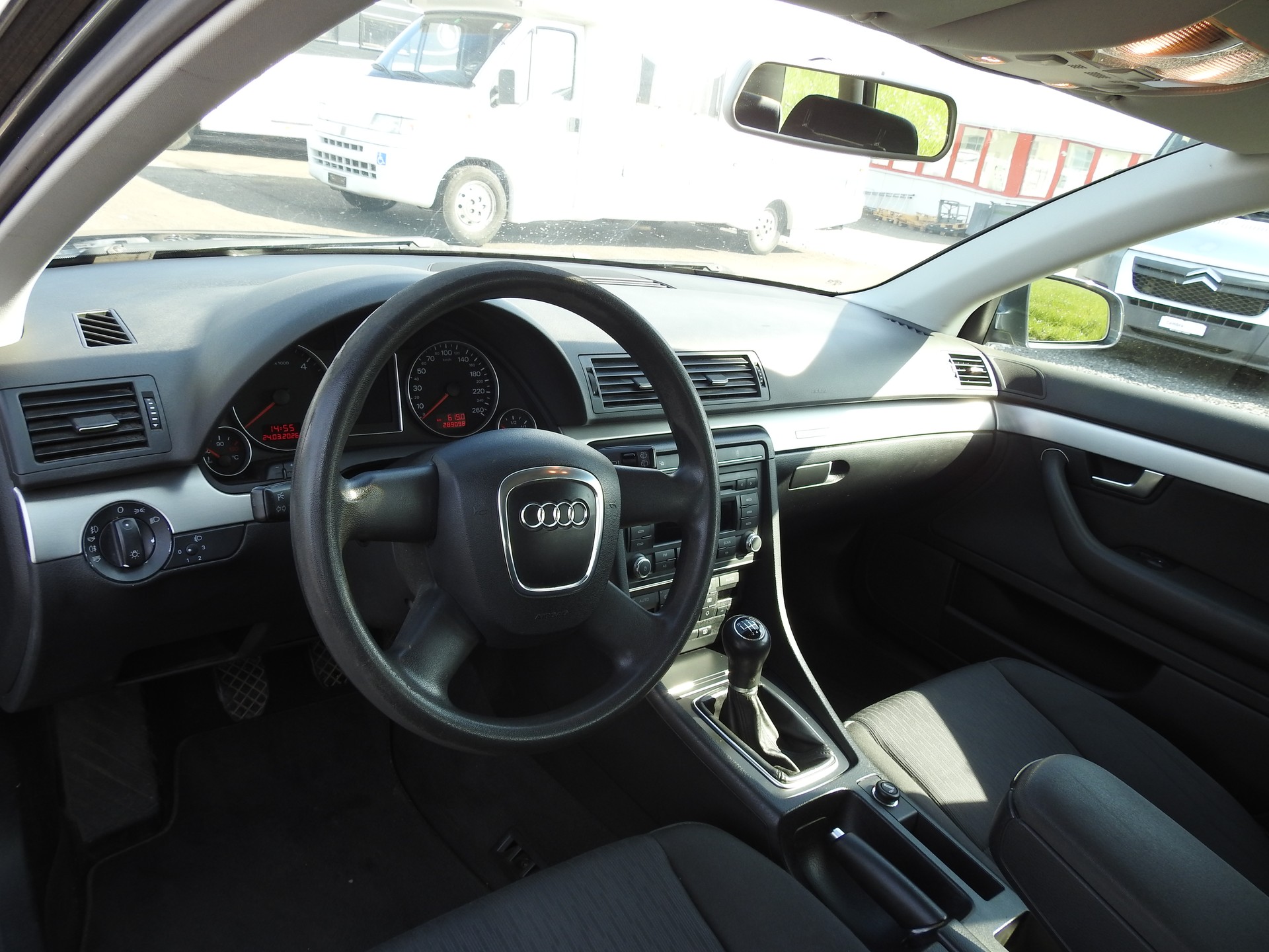 AUDI A4 Avant 2.0 TDI quattro-image-12
