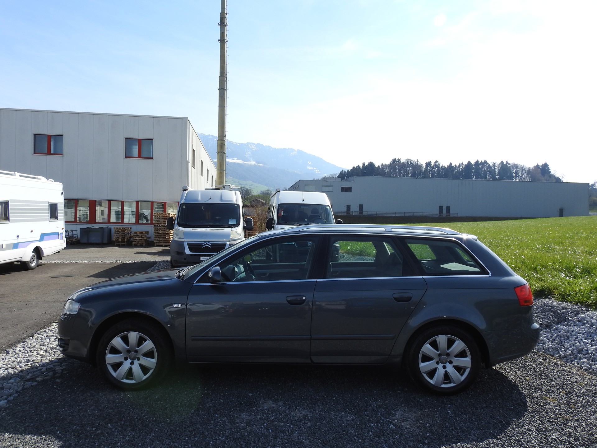 AUDI A4 Avant 2.0 TDI quattro-image-2