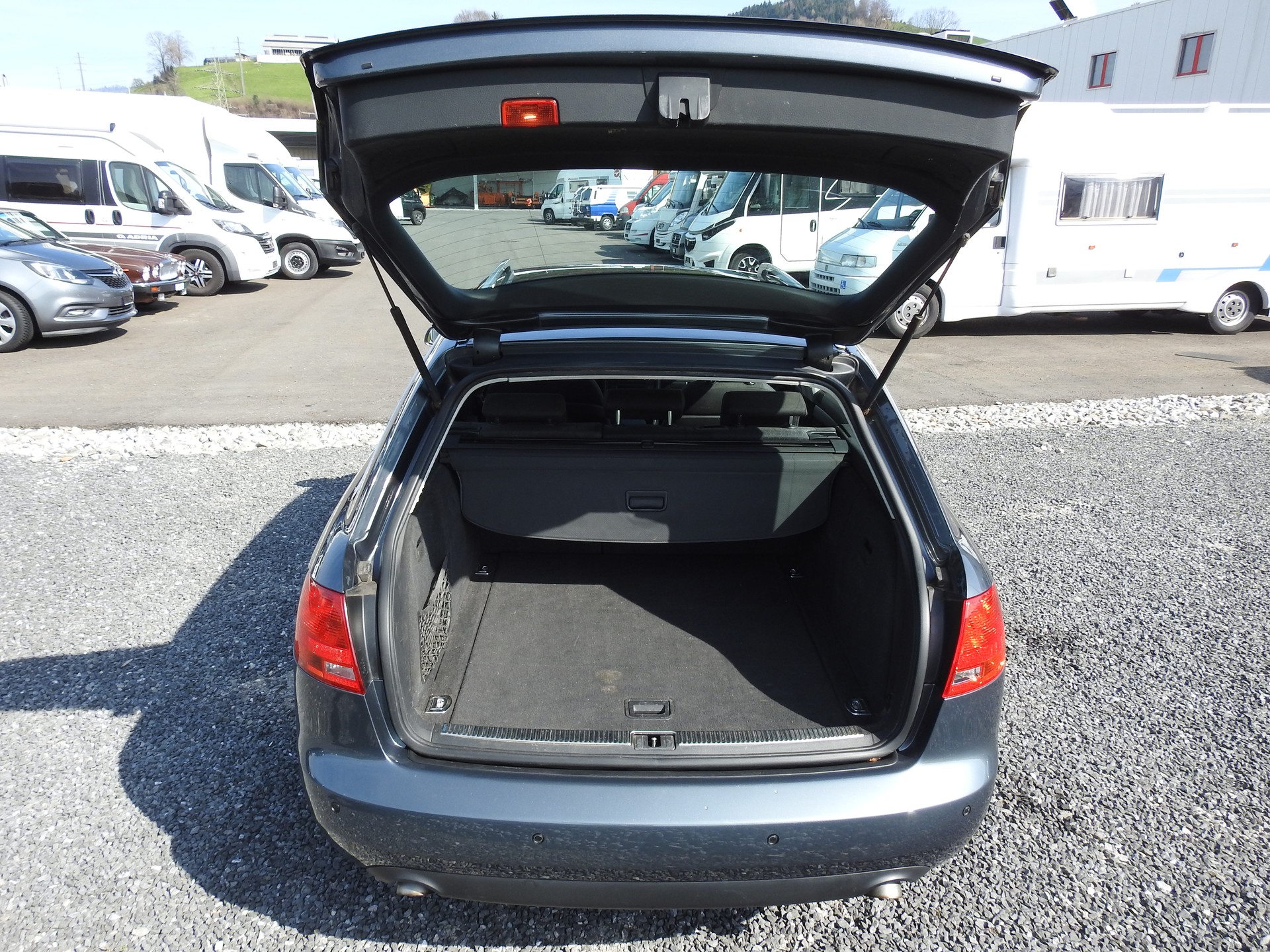 AUDI A4 Avant 2.0 TDI quattro-image-10
