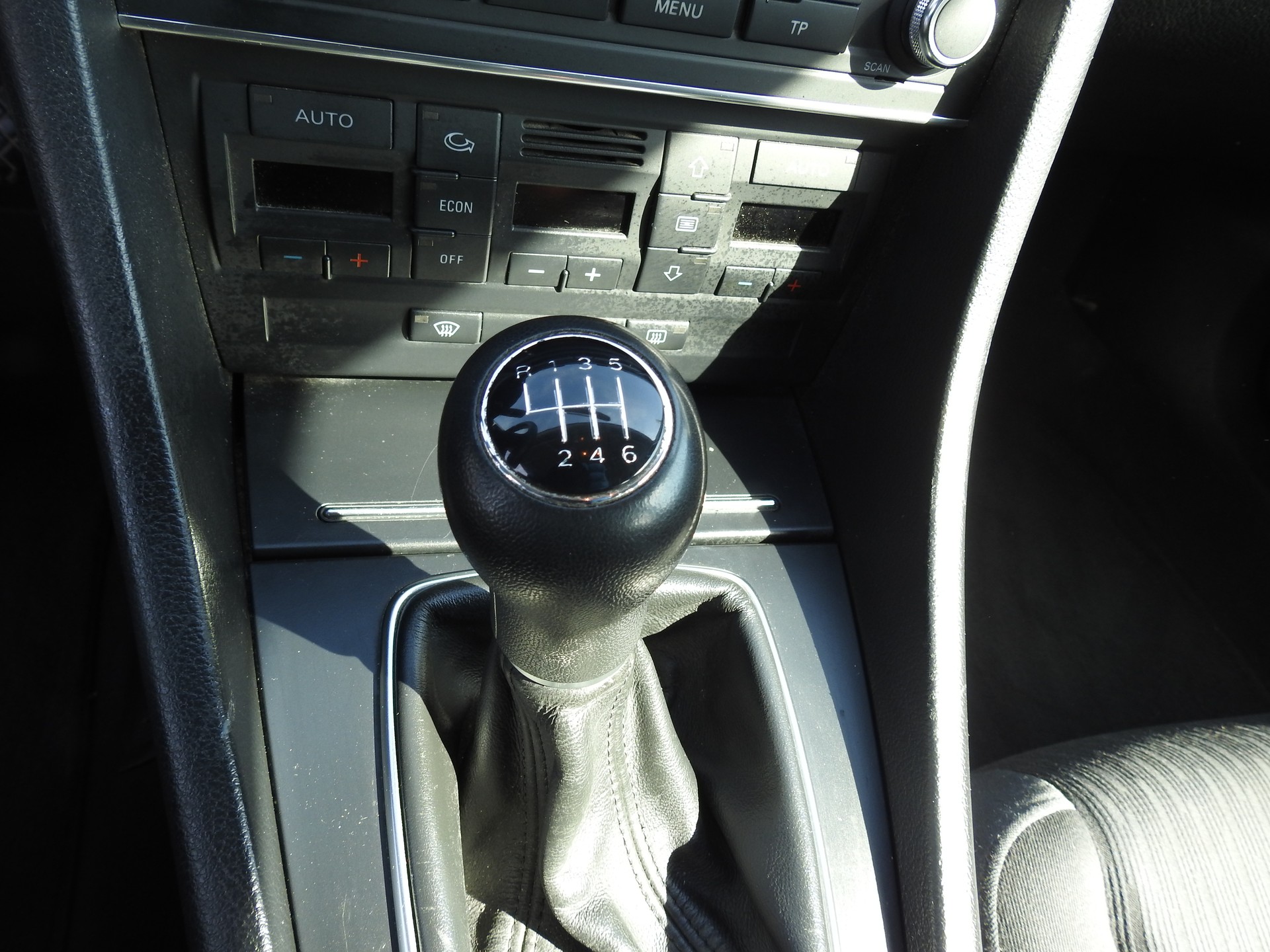 AUDI A4 Avant 2.0 TDI quattro-image-20