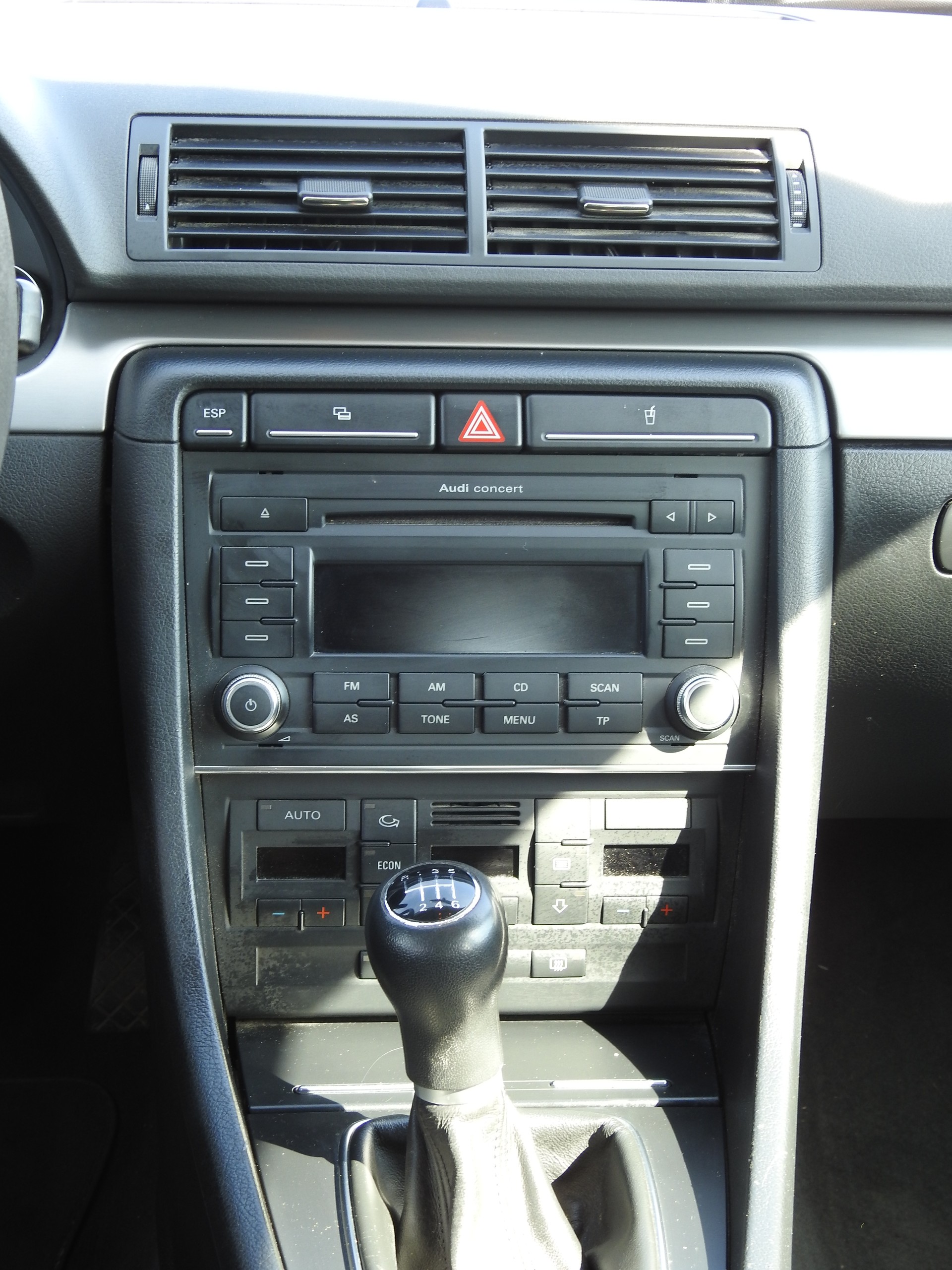 AUDI A4 Avant 2.0 TDI quattro-image-16