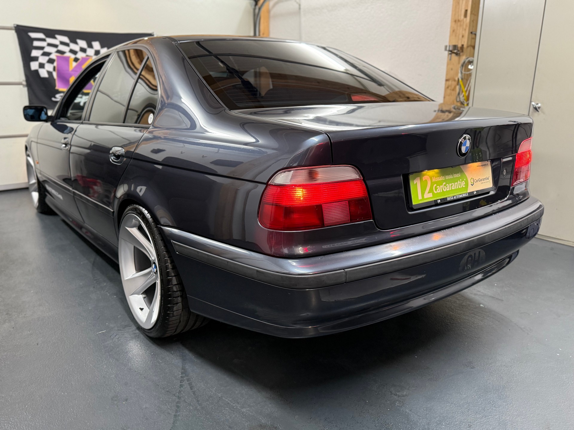BMW 520i-image-3