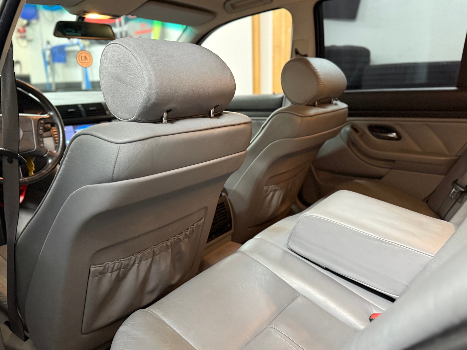 BMW 520i-image-7
