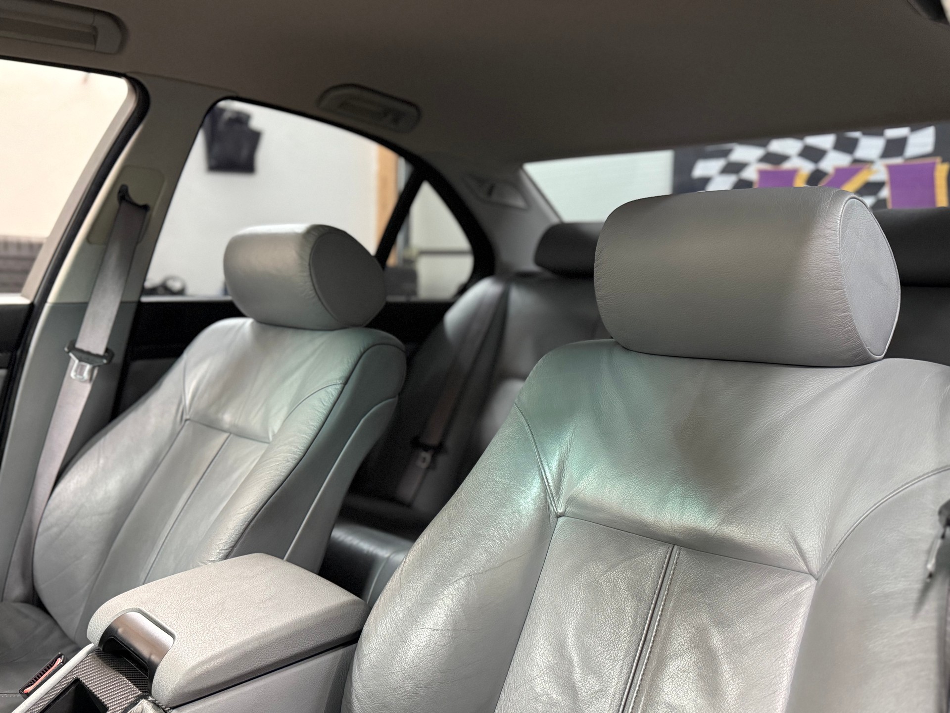 BMW 520i-image-8