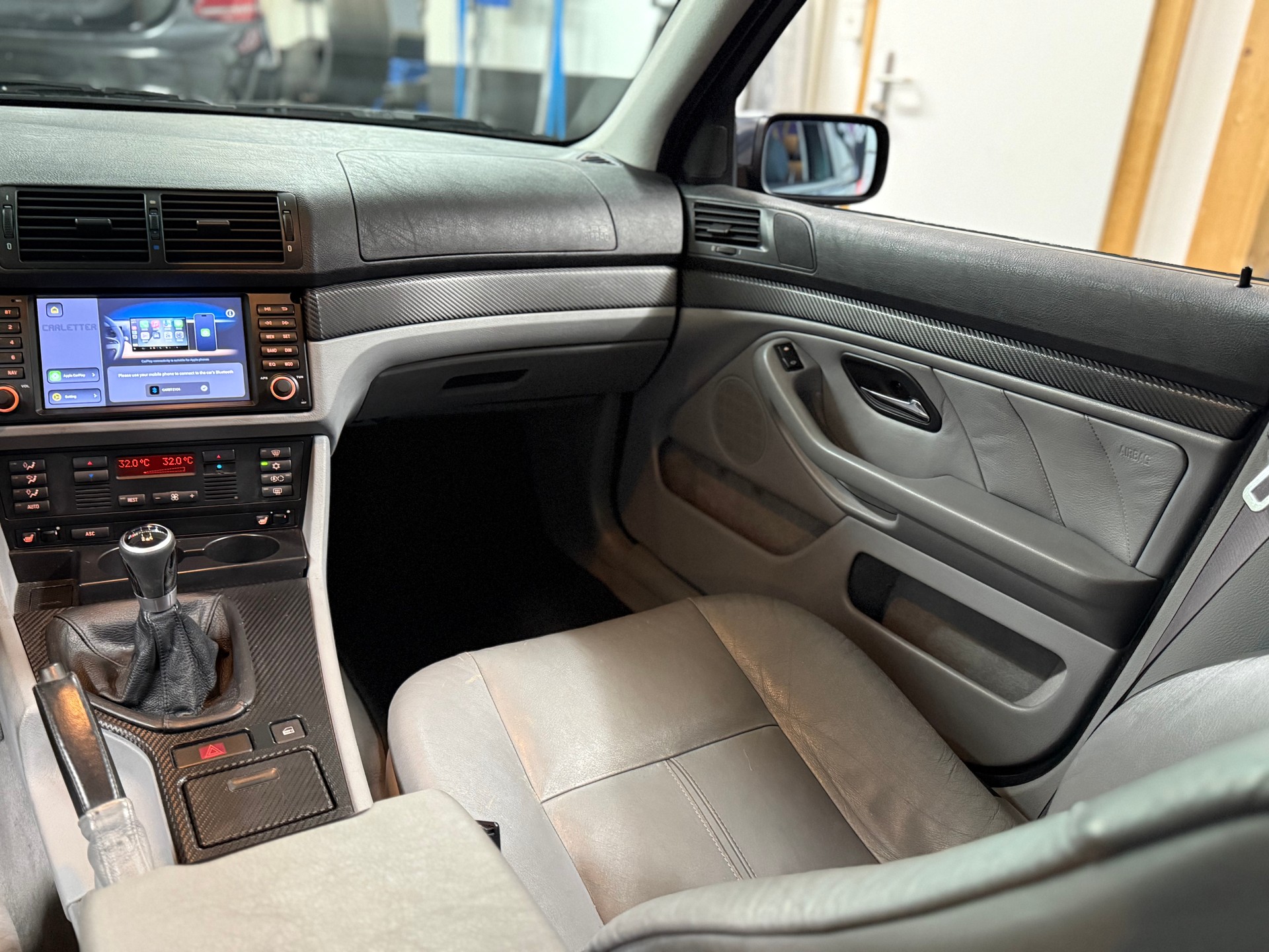 BMW 520i-image-5