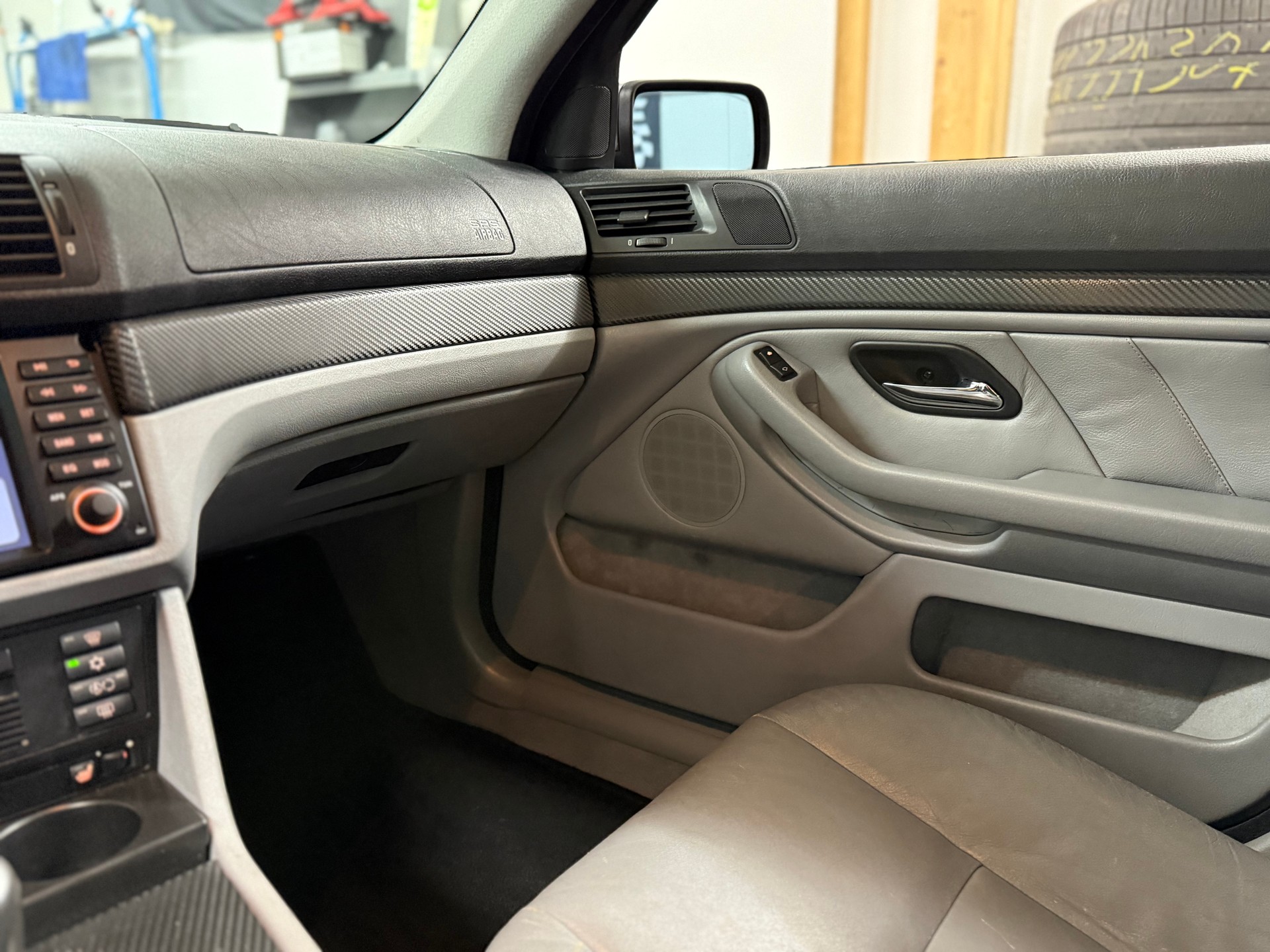 BMW 520i-image-11