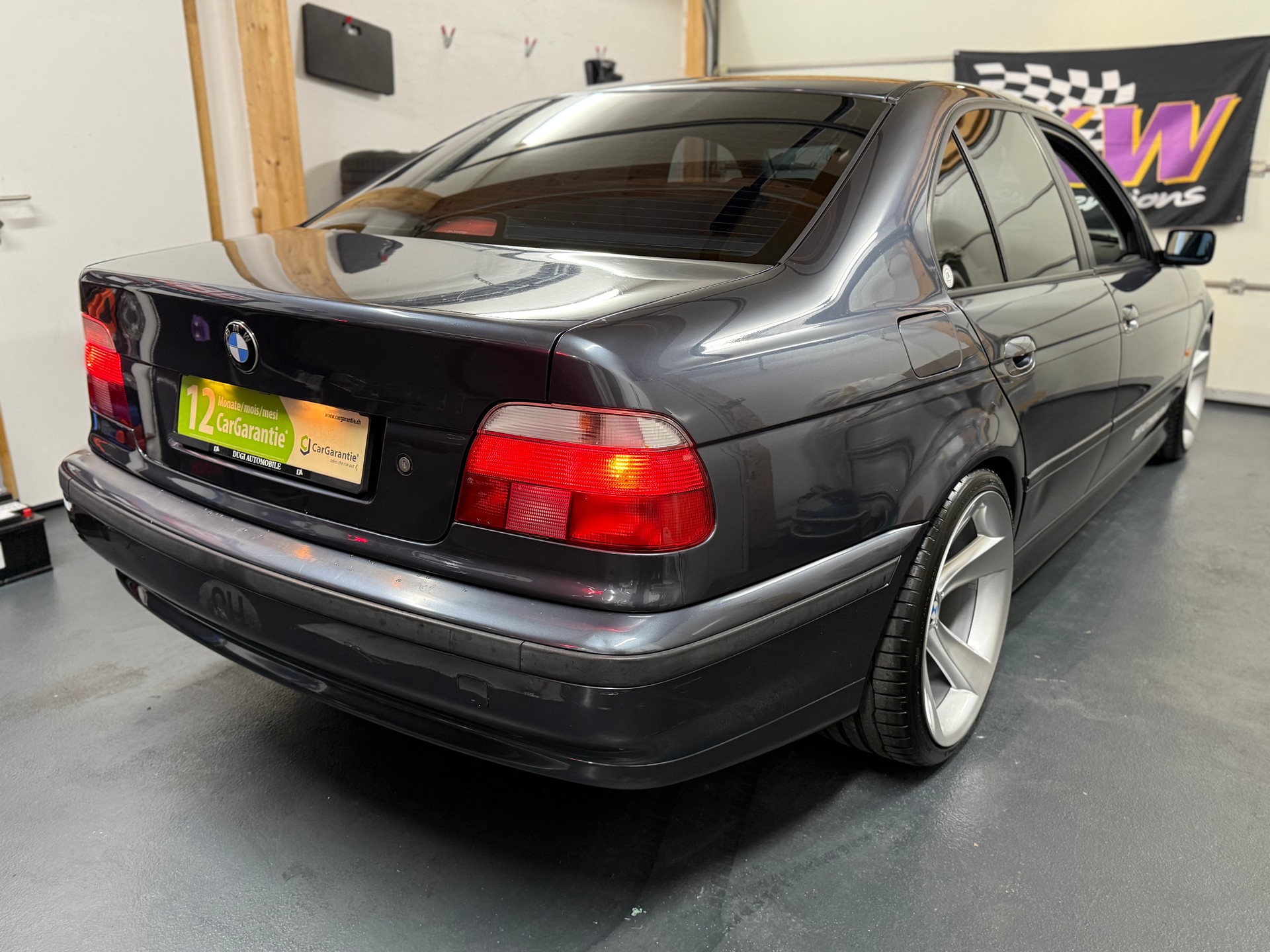 BMW 520i-image-2