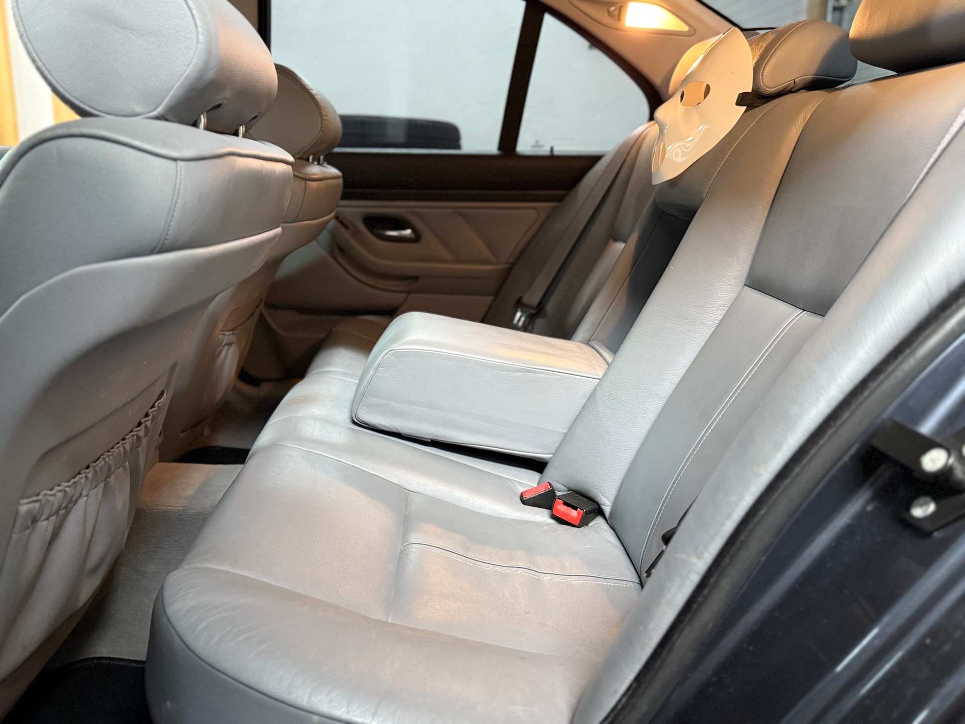 BMW 520i-image-6