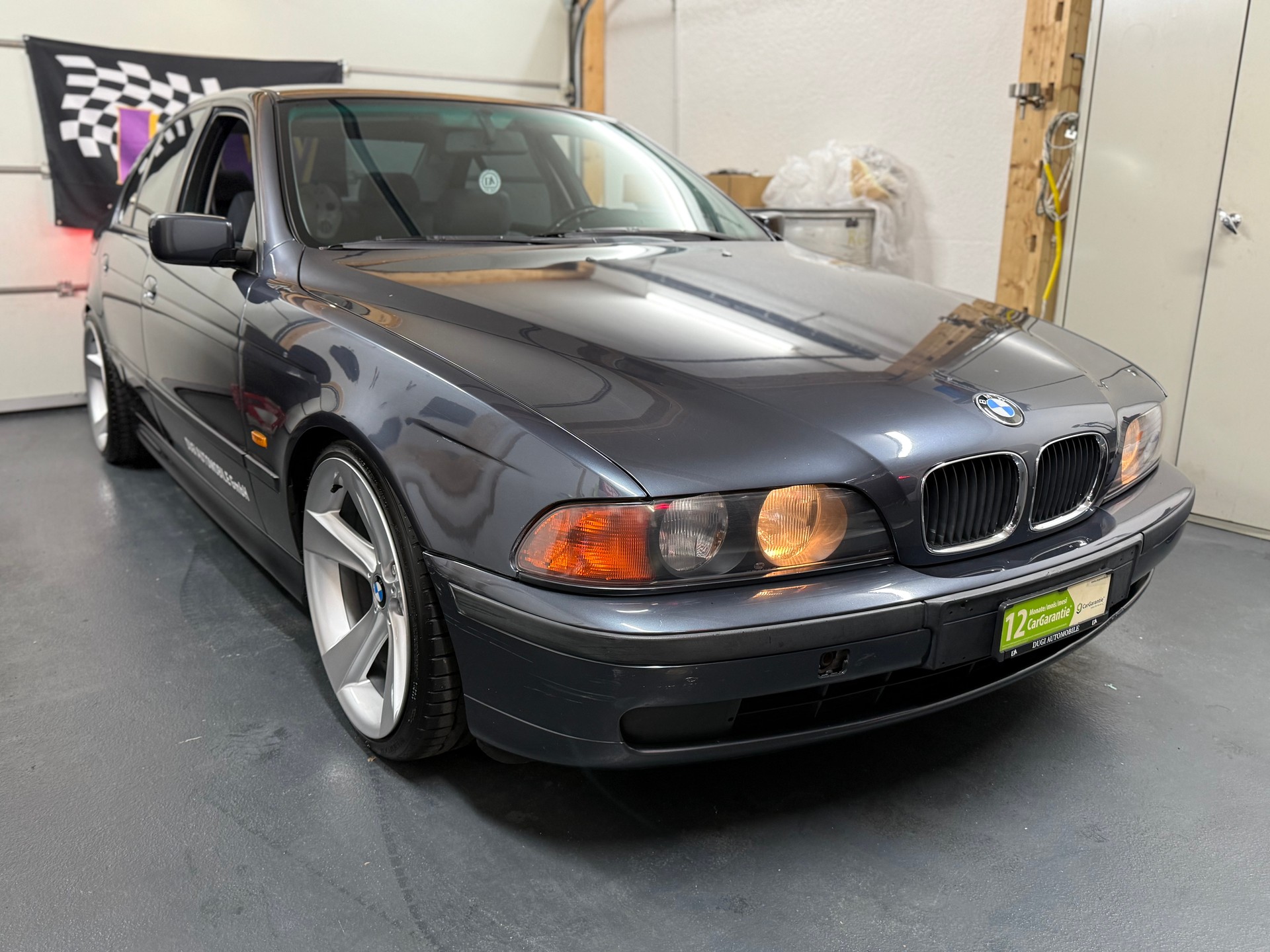 BMW 520i-image-1