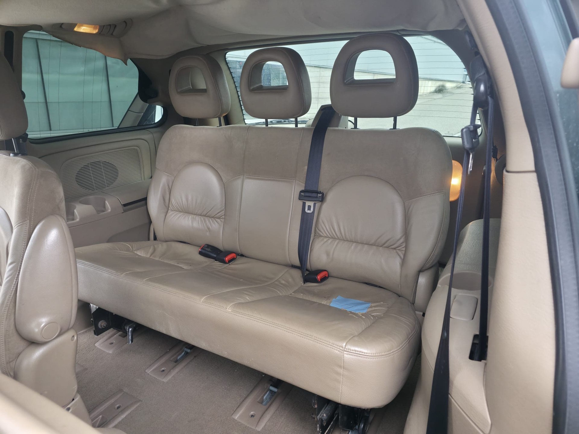 CHRYSLER Voyager 3.3 LX-image-10