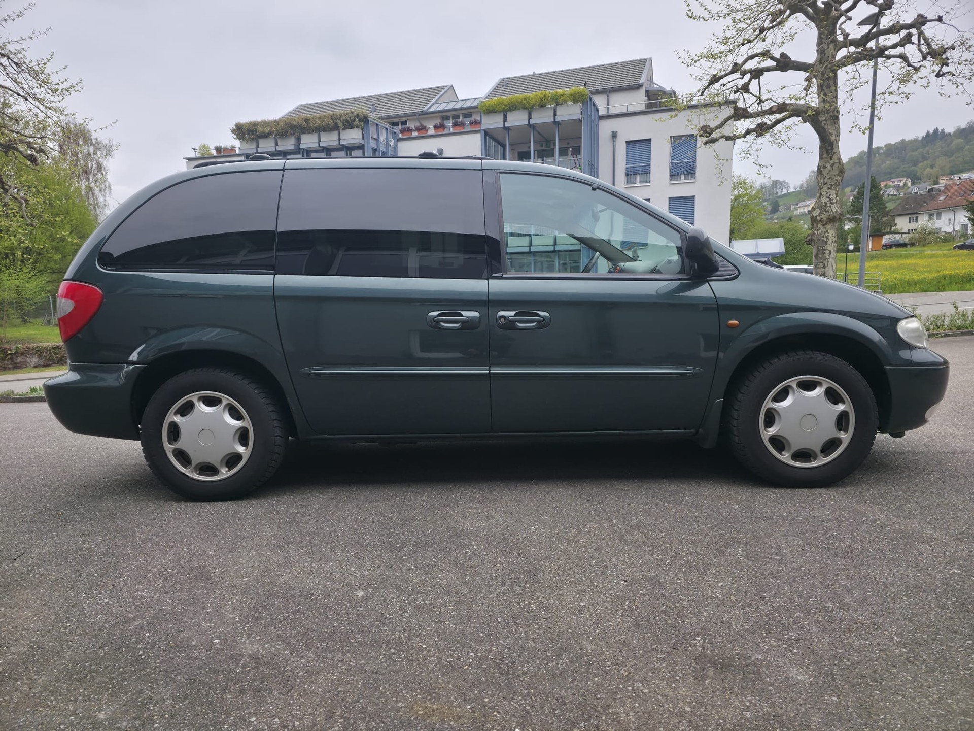 CHRYSLER Voyager 3.3 LX-image-14