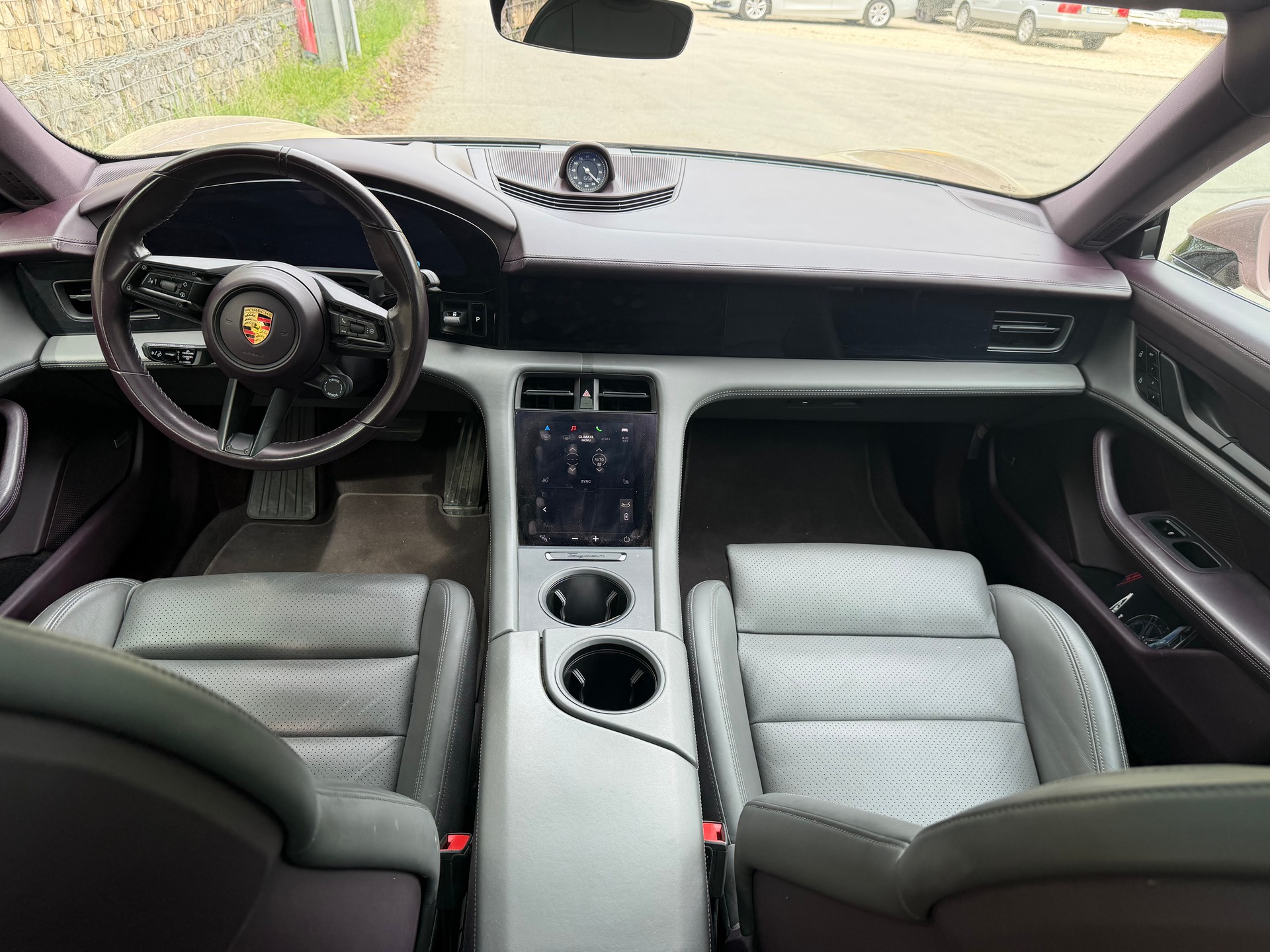 PORSCHE Taycan-image-12