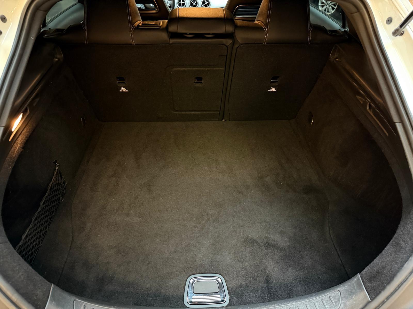 MERCEDES-BENZ CLA 200 Urban Shooting Brake-image-12