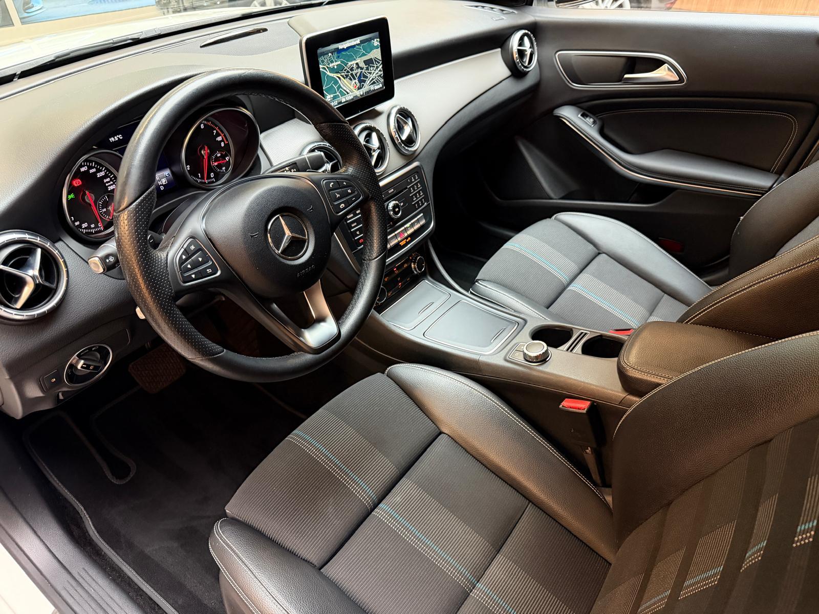 MERCEDES-BENZ CLA 200 Urban Shooting Brake-image-15