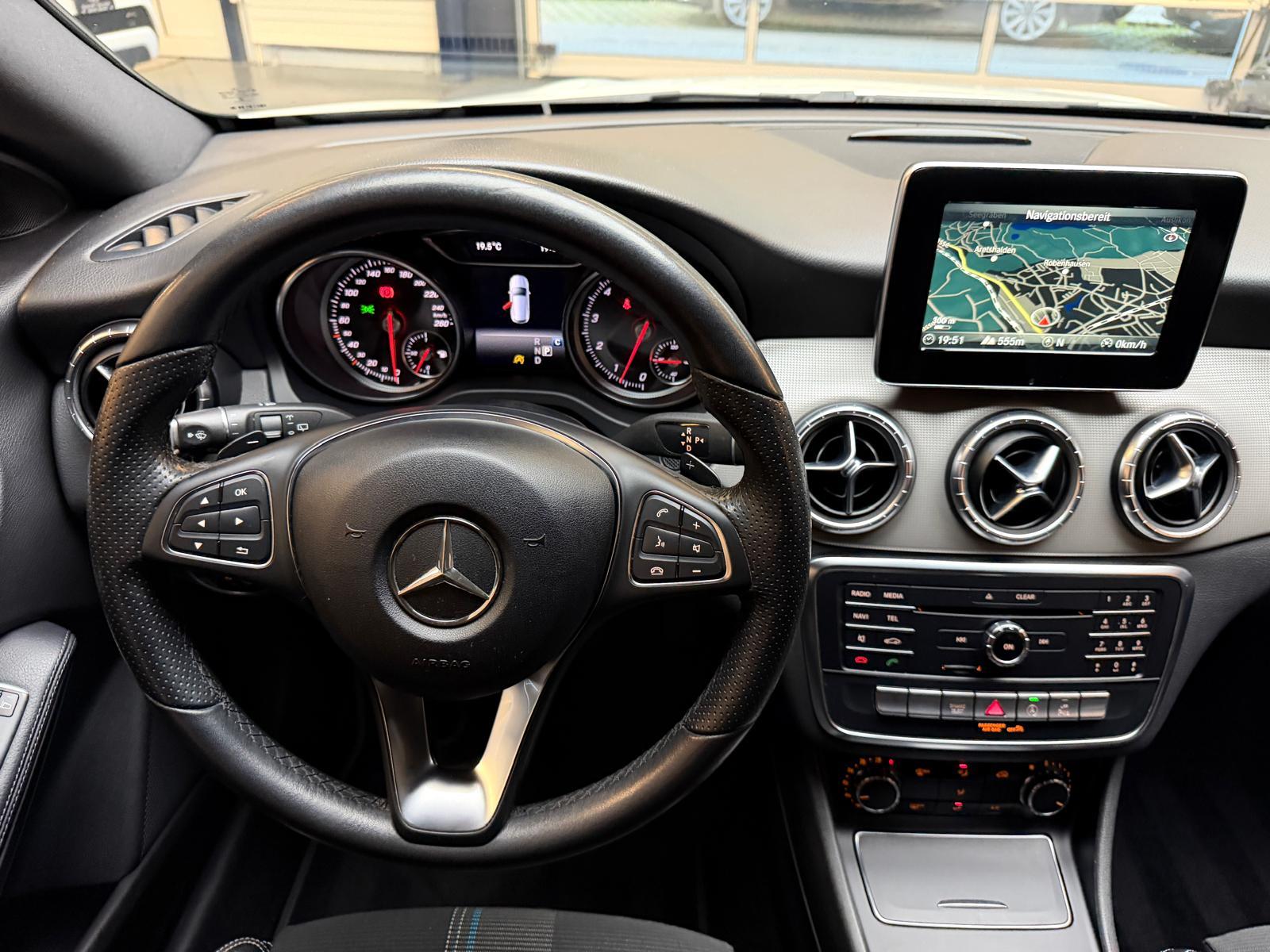 MERCEDES-BENZ CLA 200 Urban Shooting Brake-image-14