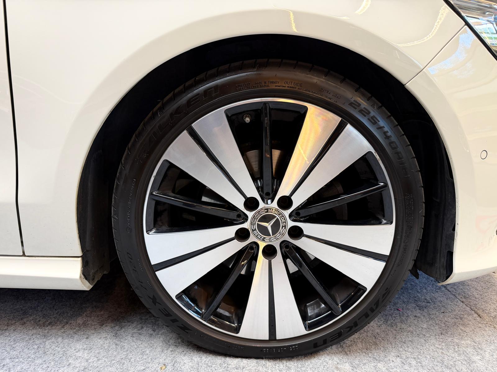 MERCEDES-BENZ CLA 200 Urban Shooting Brake-image-11