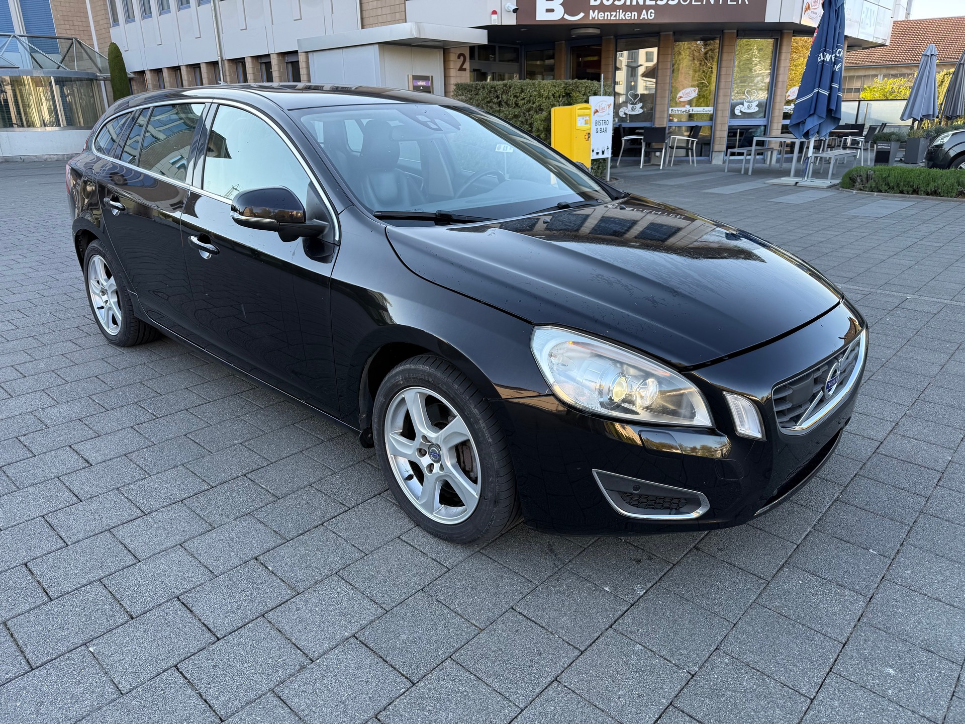 VOLVO V60 T6 AWD Kinetic Geartronic-image-0