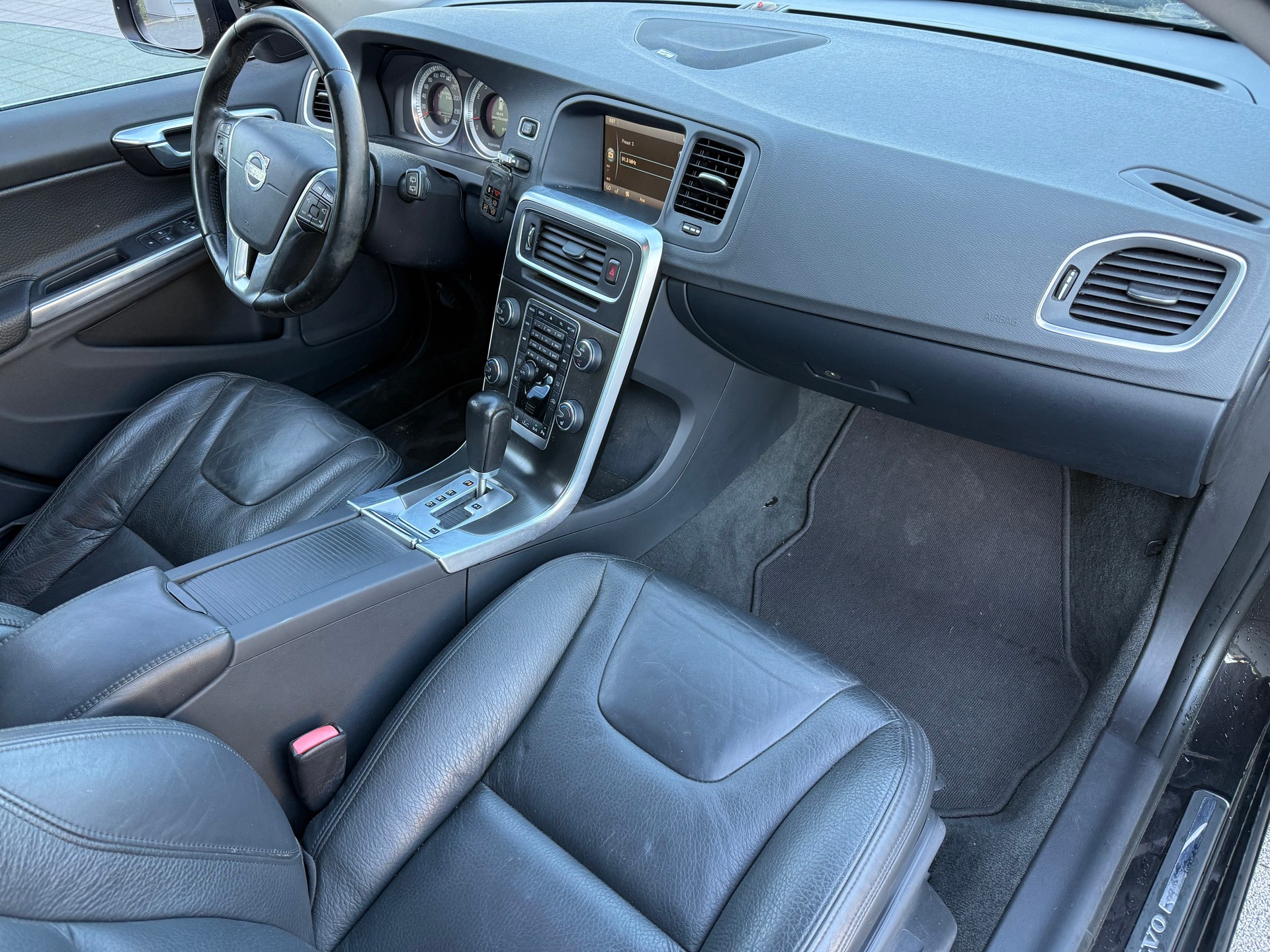 VOLVO V60 T6 AWD Kinetic Geartronic-image-8