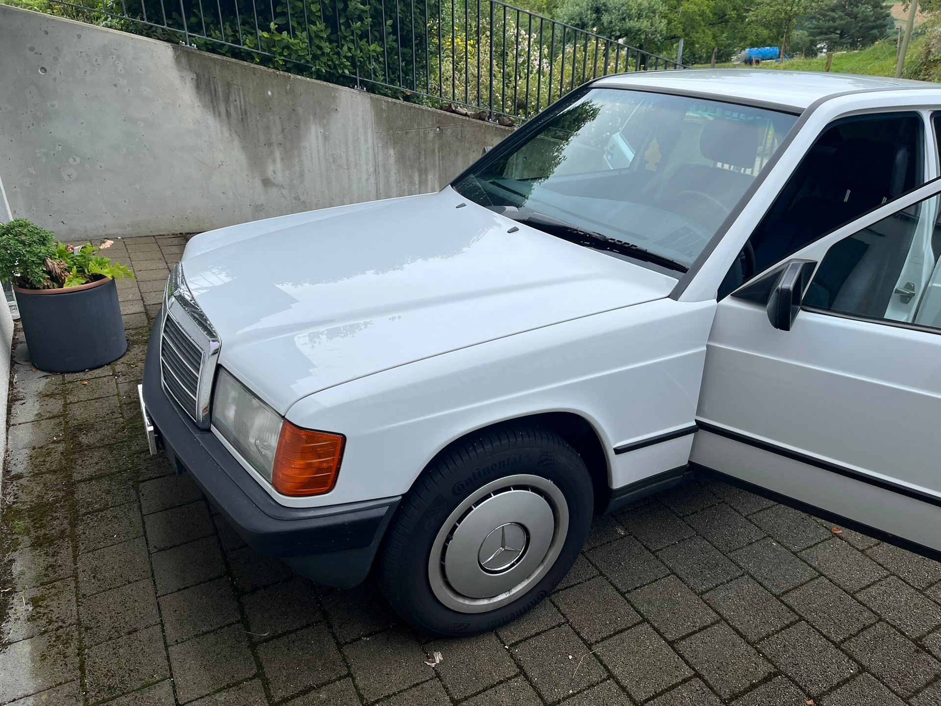 MERCEDES-BENZ 190 E 2.3 ABS-image-1