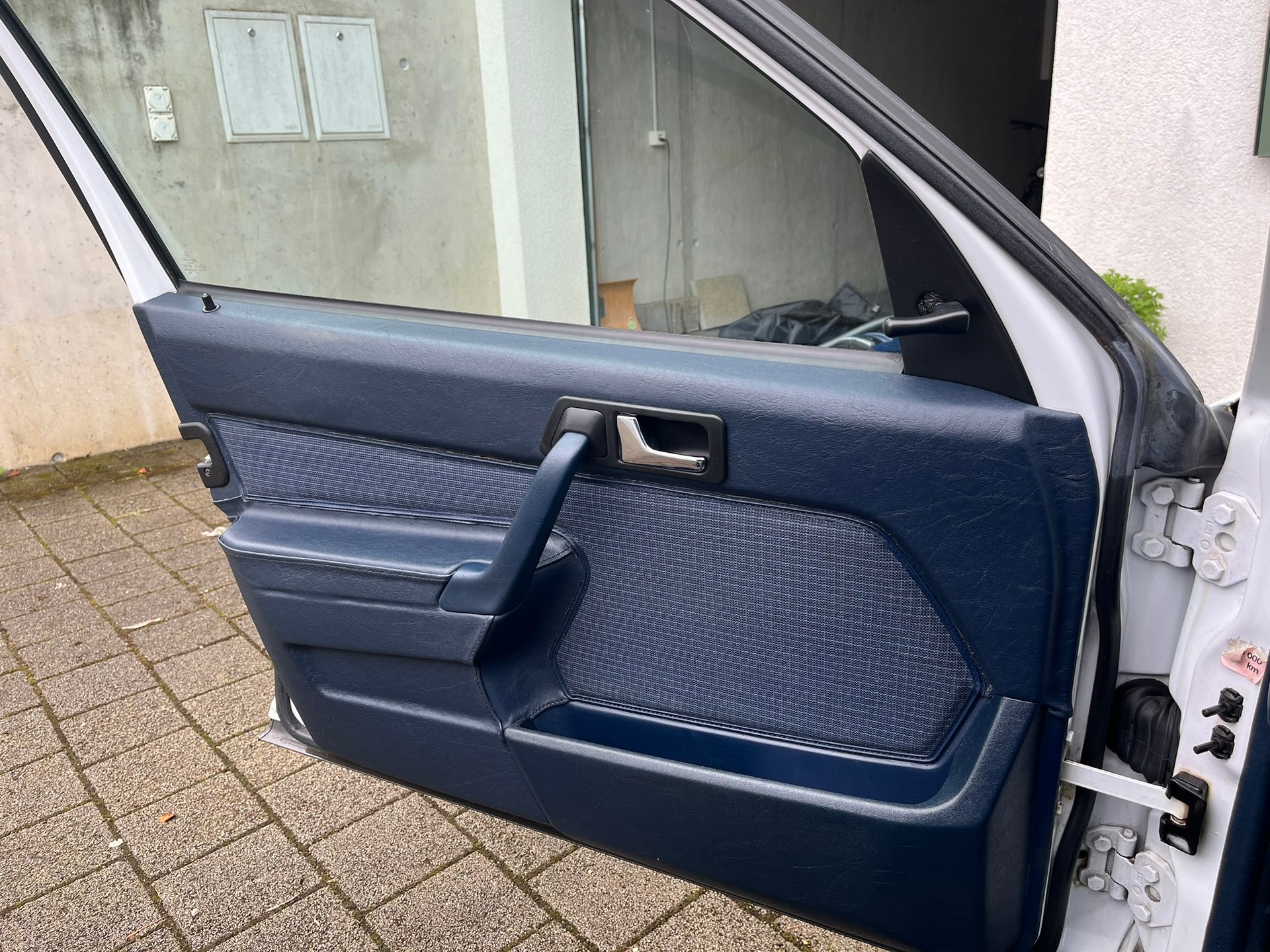 MERCEDES-BENZ 190 E 2.3 ABS-image-4