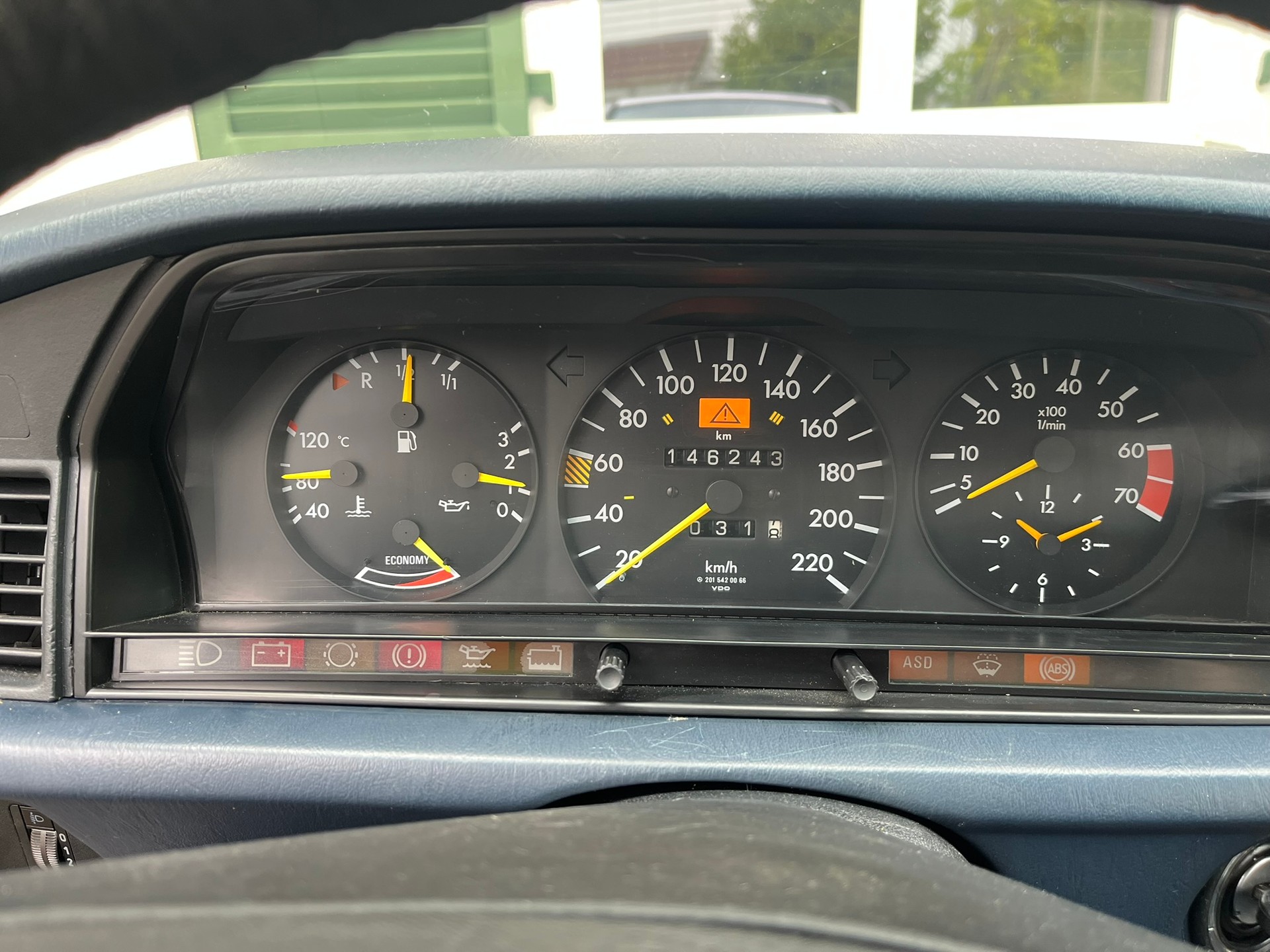 MERCEDES-BENZ 190 E 2.3 ABS-image-3