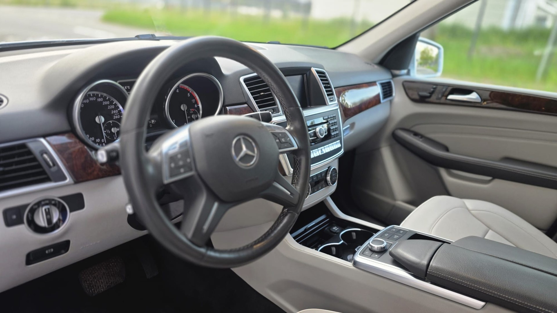 MERCEDES-BENZ ML 350 BlueTEC Executive 4Matic 7G-Tronic-image-11