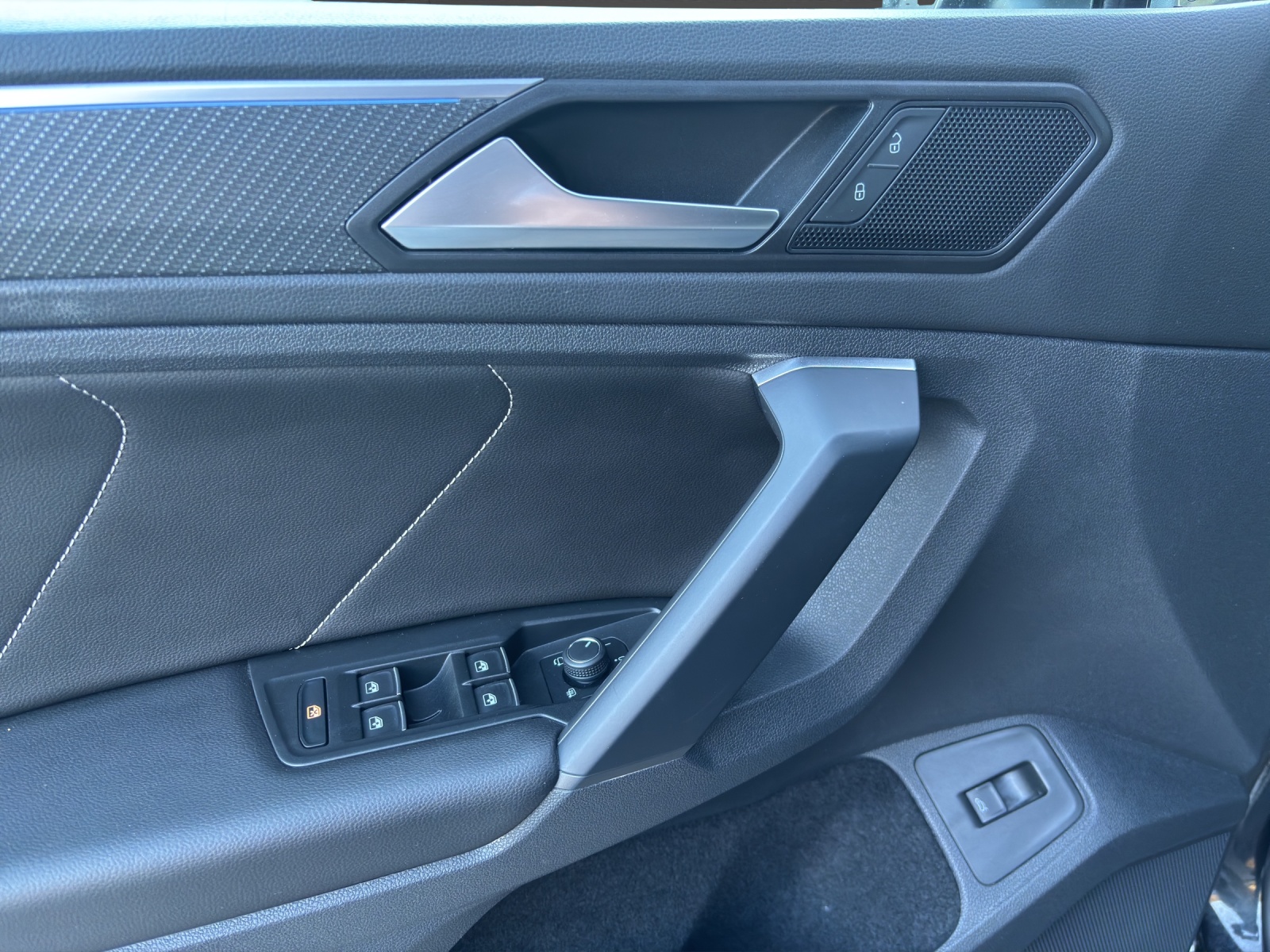 VW Tiguan 2.0TSI R-Line 4Motion DSG-image-8