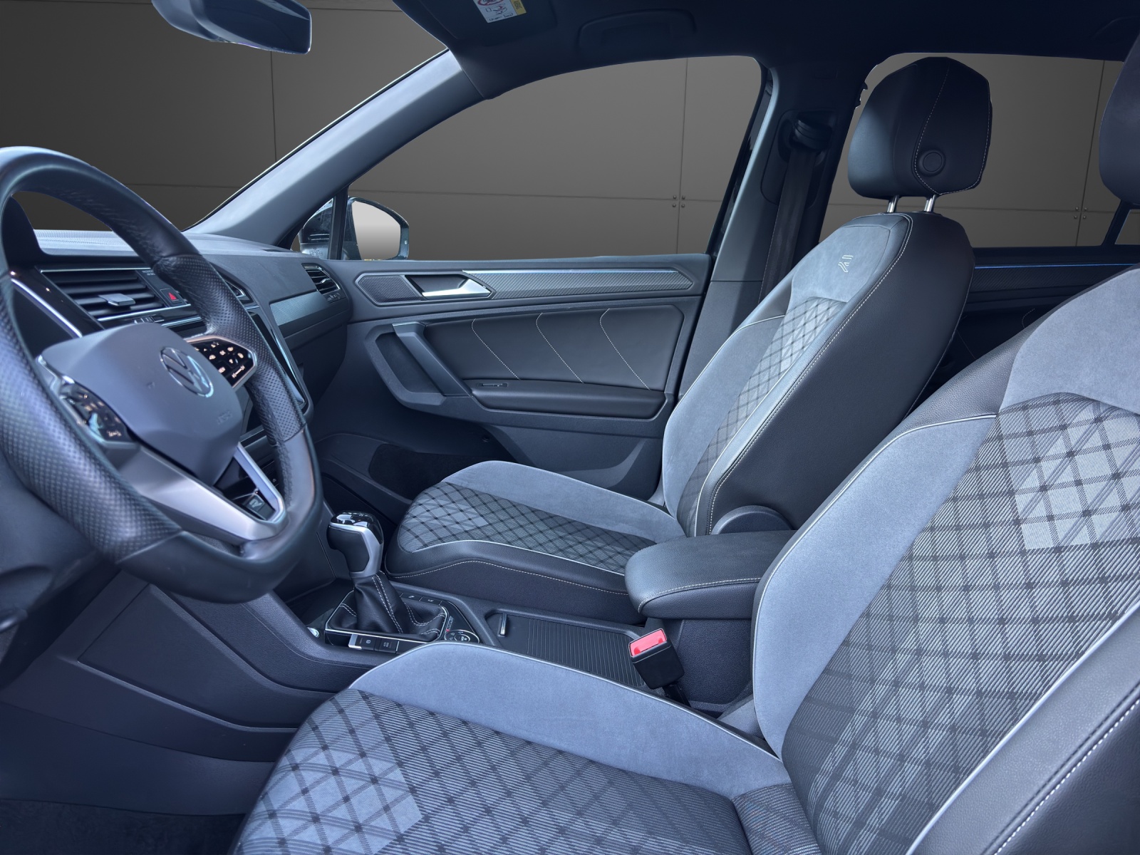 VW Tiguan 2.0TSI R-Line 4Motion DSG-image-2
