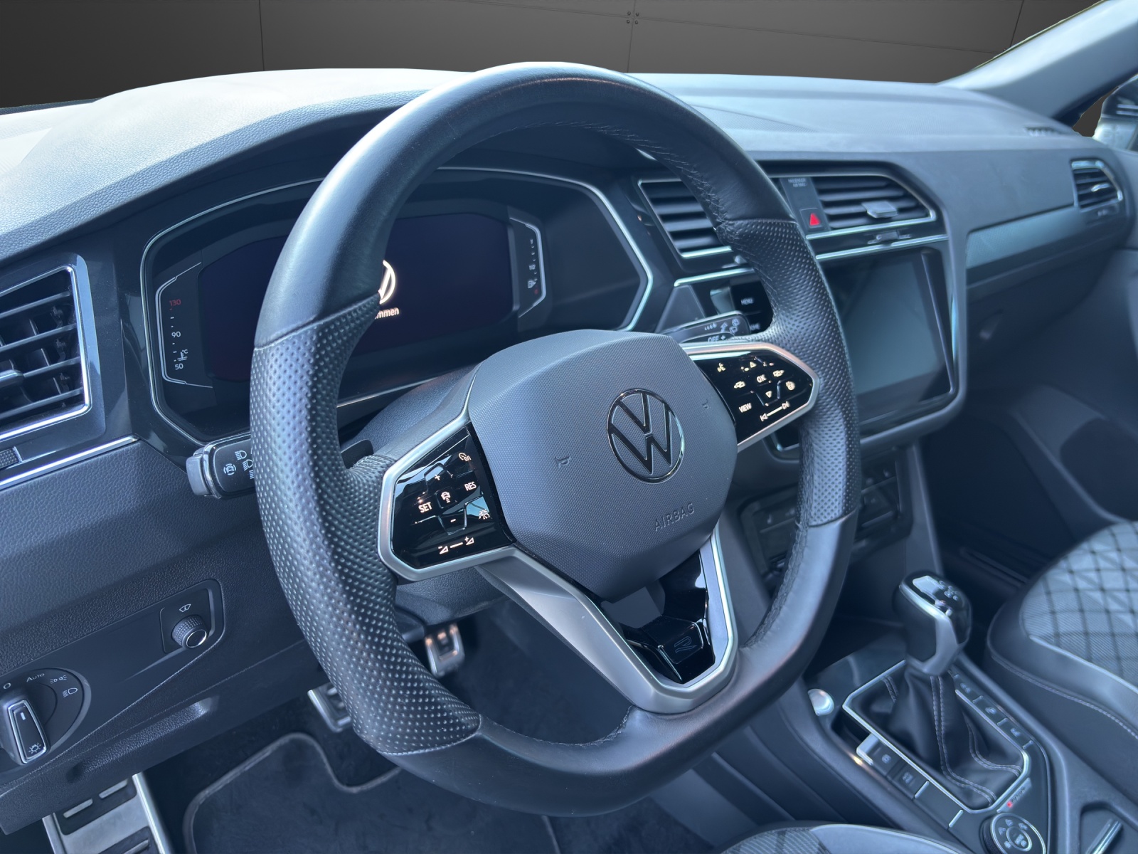 VW Tiguan 2.0TSI R-Line 4Motion DSG-image-3