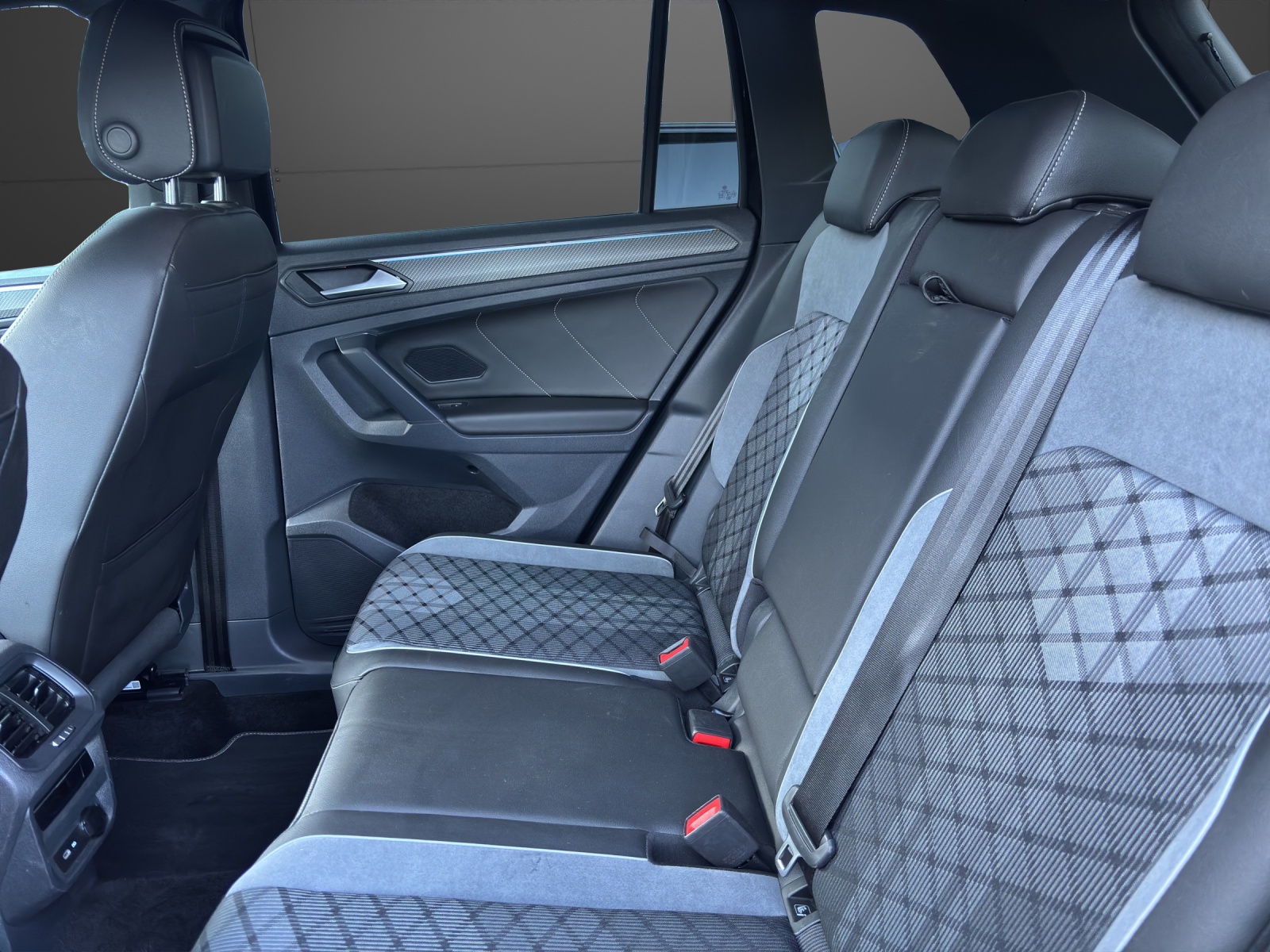 VW Tiguan 2.0TSI R-Line 4Motion DSG-image-9